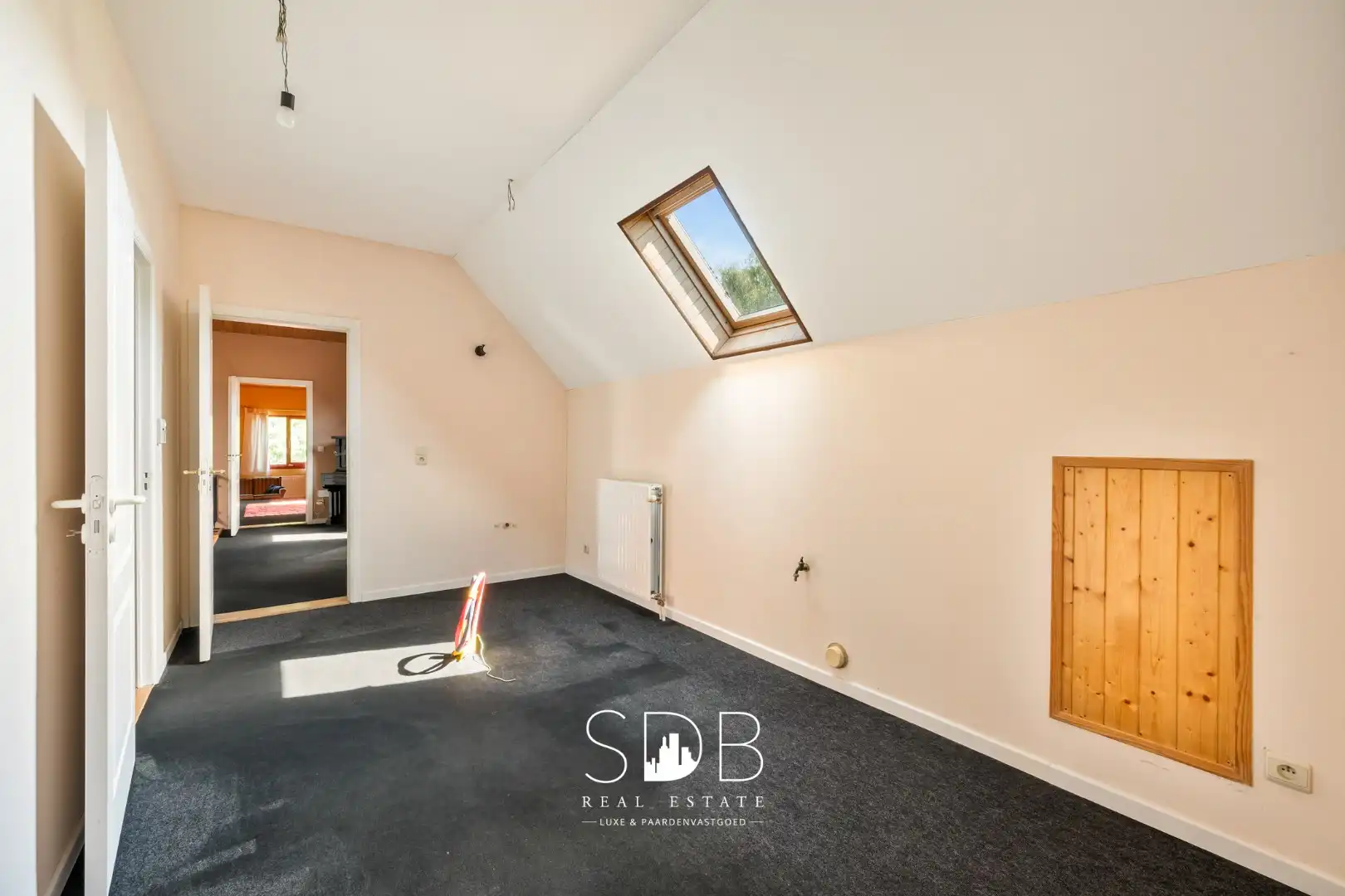 Hedendaagse villa met gezinstuin en graslanden op 7.496m² foto 20