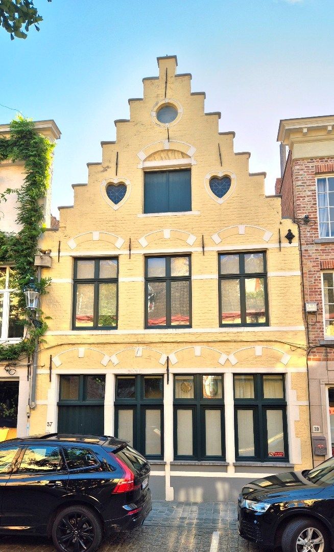 BRUGGE: exclusief pand met uitzonderlijke binnentuin foto 3