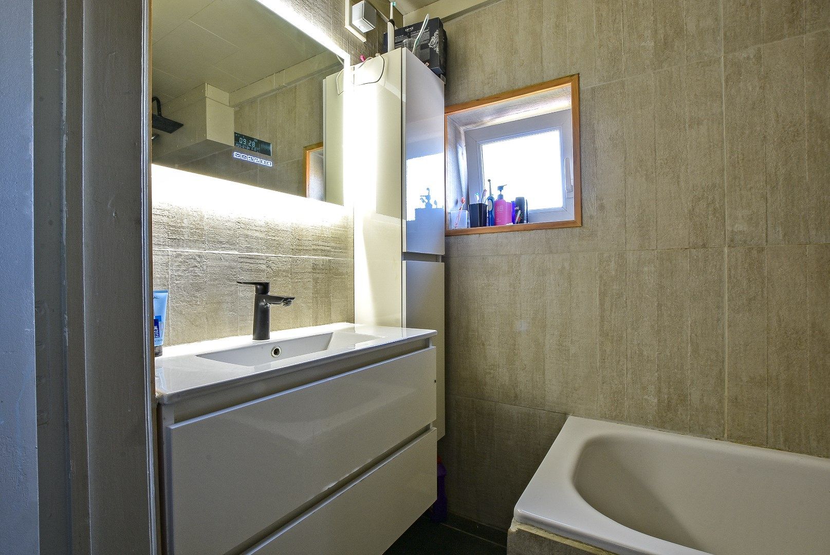 Woning met 4 slaapkamers en garage in centrum Diksmuide! foto 9