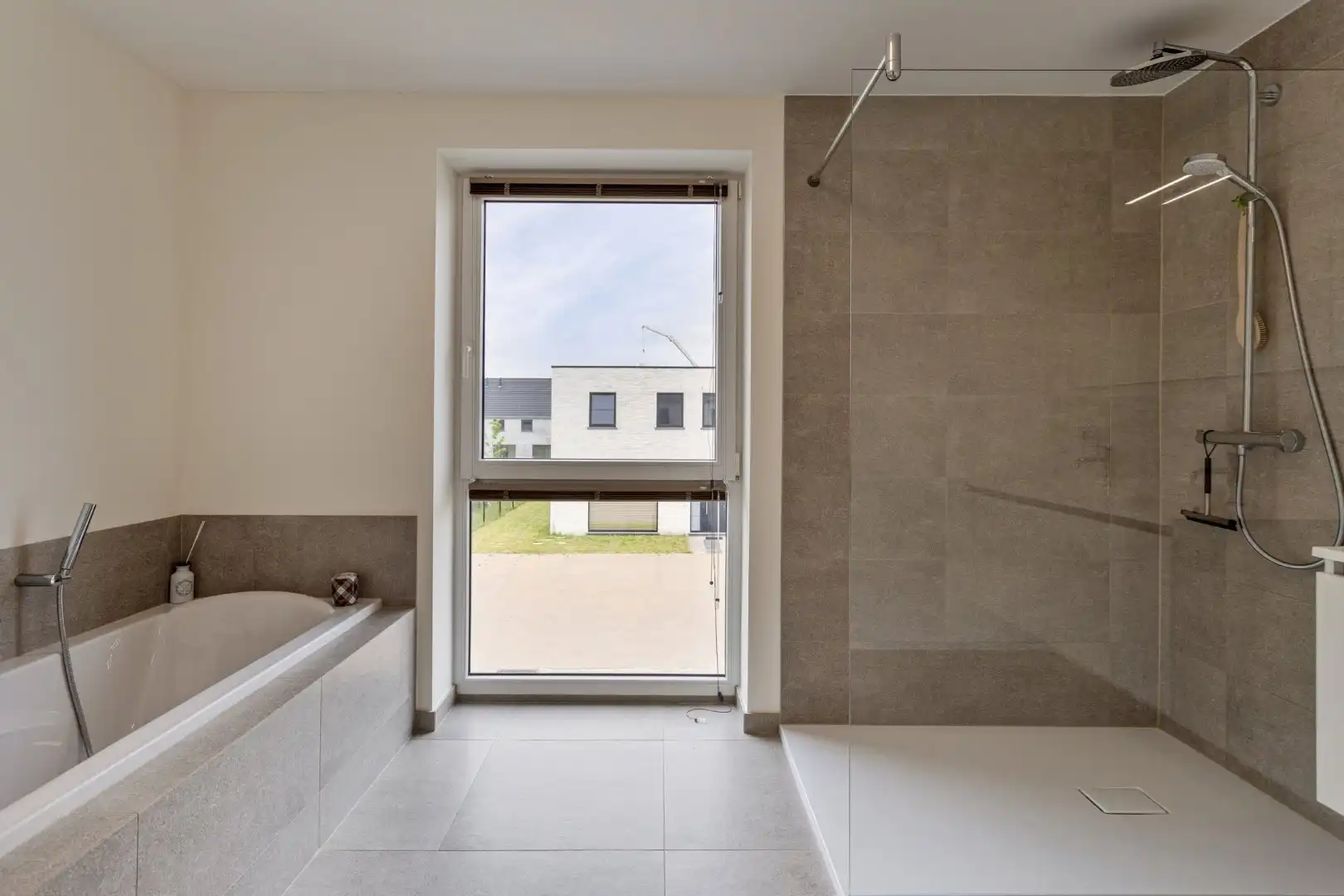 PRACHTIGE HOB MET 3 SLPKS EN TUIN foto 11