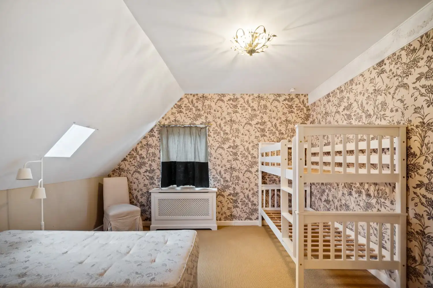Charmante woning met 2 slaapkamers, 2 badkamers en een ruime woonkamer op toplocatie in centrum Lier foto 15