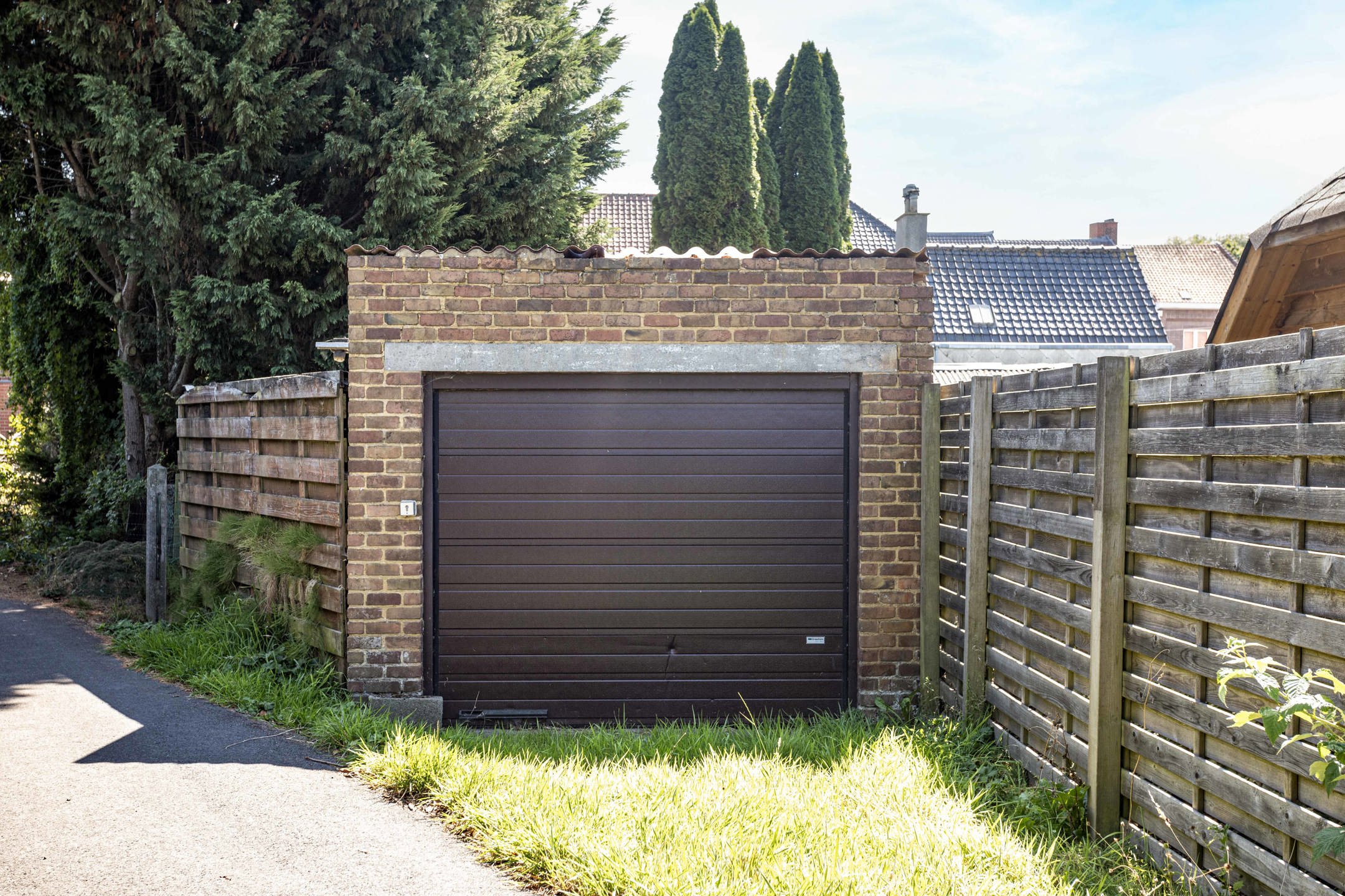 Te moderniseren eigendom met tuin en garage in de stadsrand foto 21