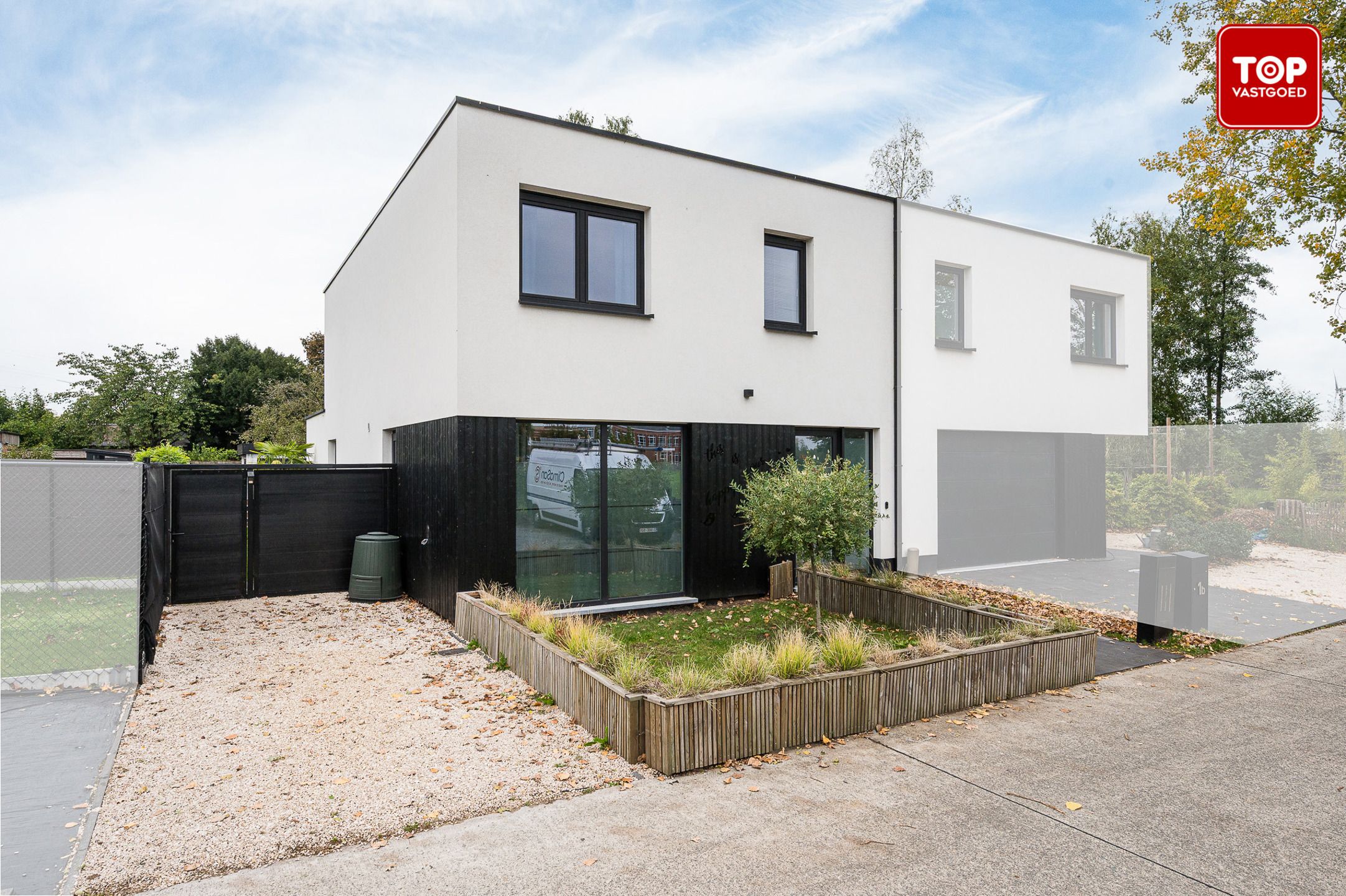 Prachtige energie neutrale half open woning in rustige wijk foto 2