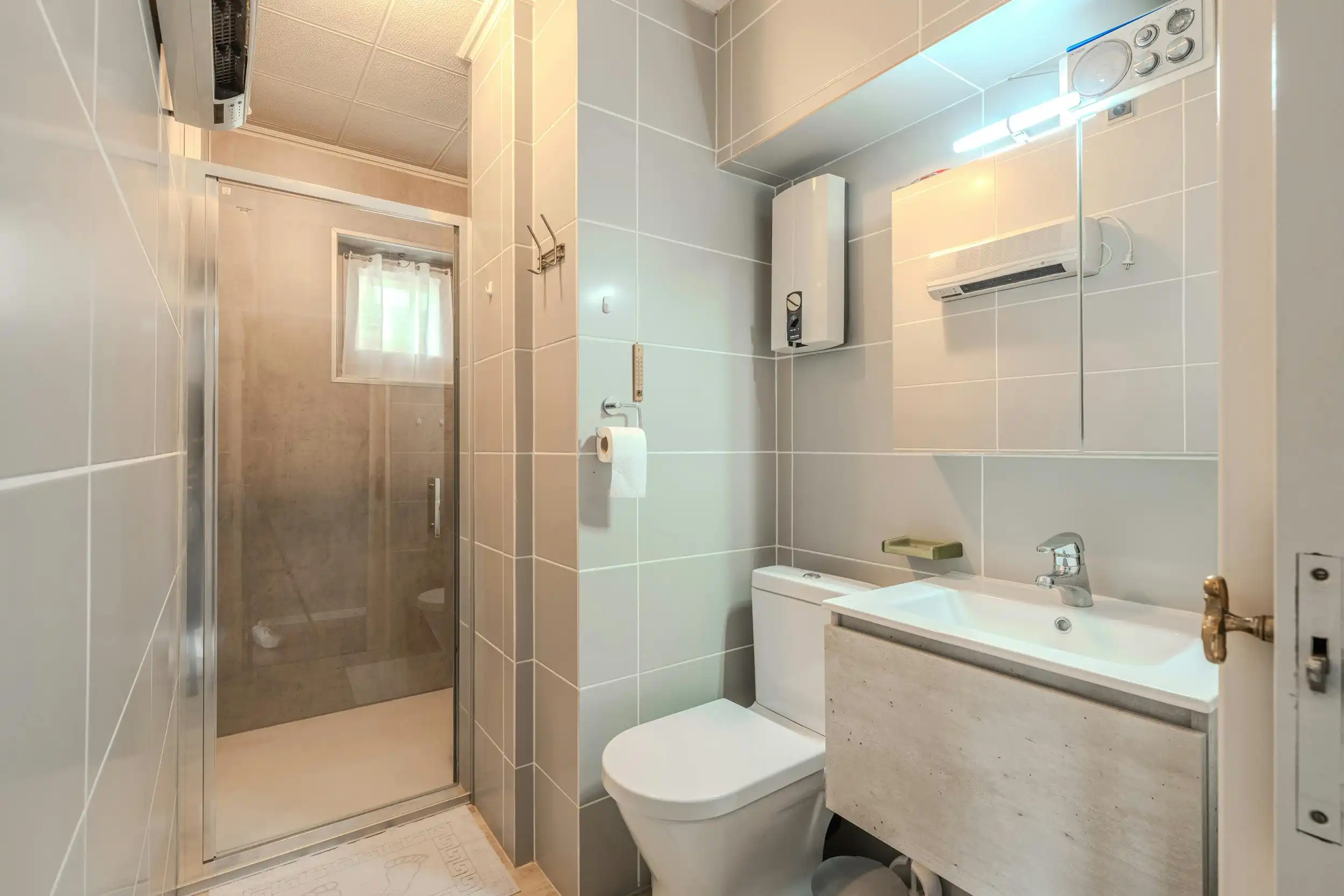 Lichtrijk hoekappartement met terrassen vlakbij Zeedijk! foto 9