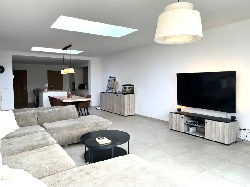 Gerenoveerde woning met tuin en garage! foto 6