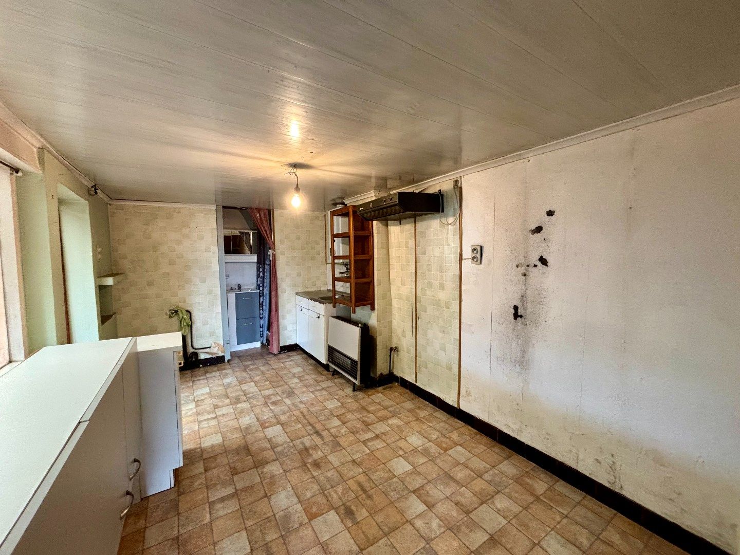 Centrum Ieper, te renoveren alleenstaande woning. Opp: 311m². foto 11