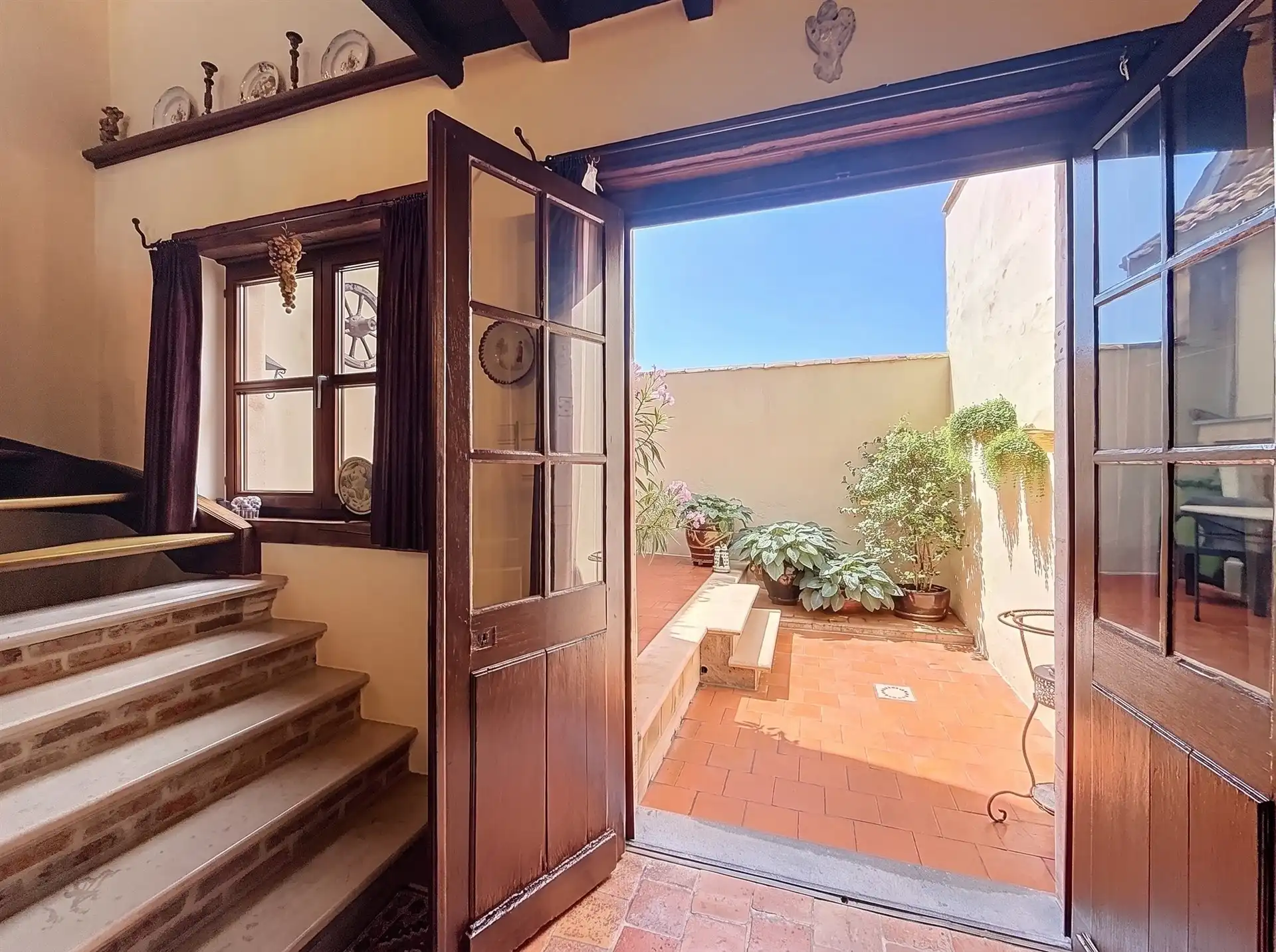 Karaktervolle woning in landelijke stijl met leuke tadstuin in centrum Sint-Niklaas! foto 6