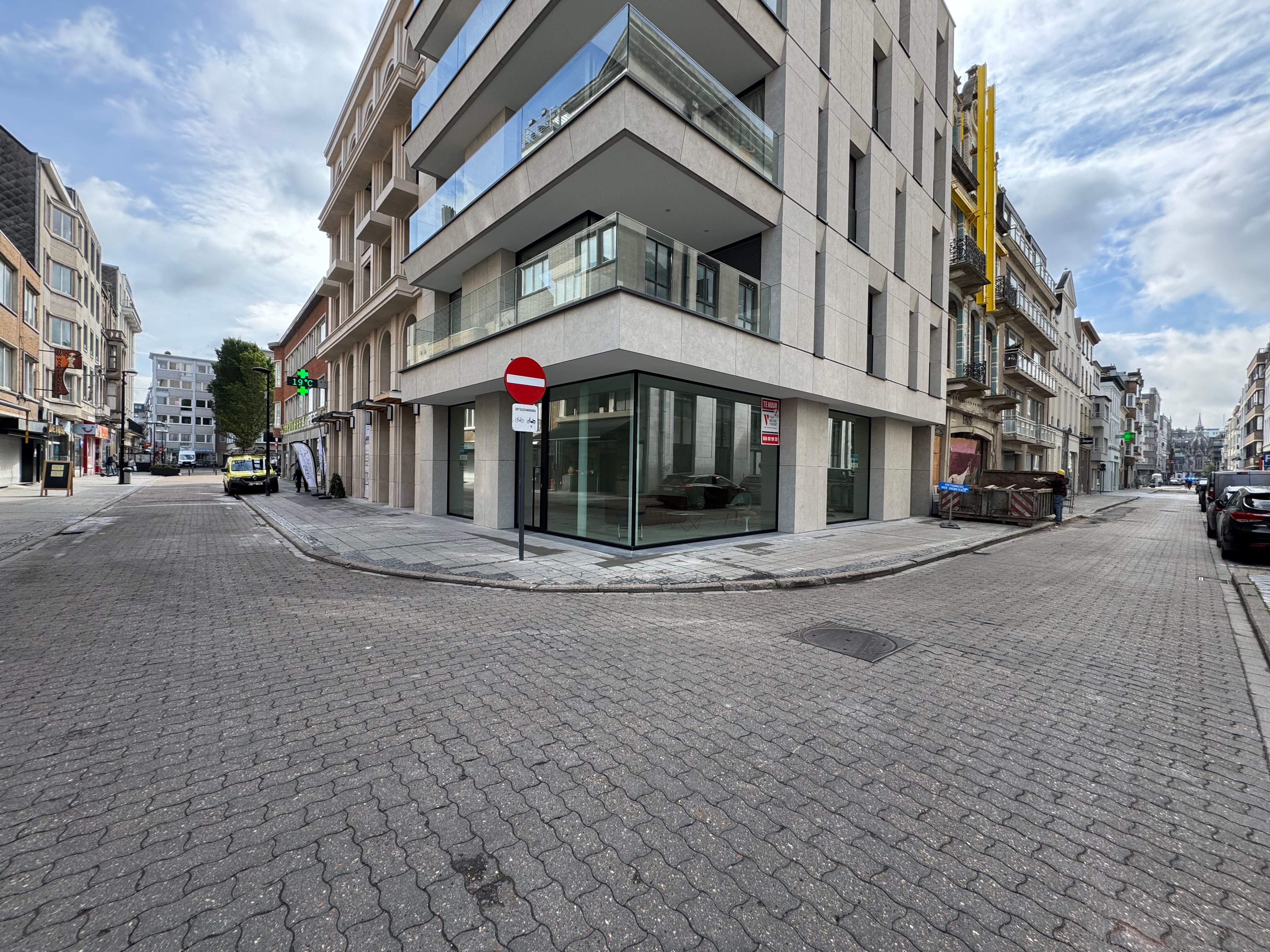 Handelsgelijkvloers 75m² in nieuwbouwresidentie foto 10