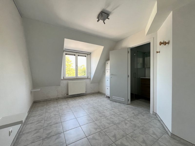 RUIM EN ZONNIG APPARTEMENT MET GARAGE foto 9