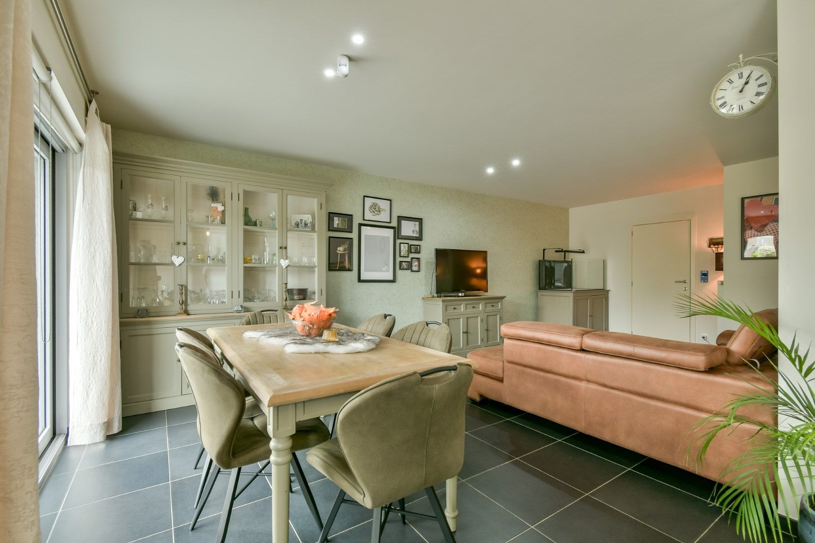 Instapklare woning in een residentiële wijk! foto 4
