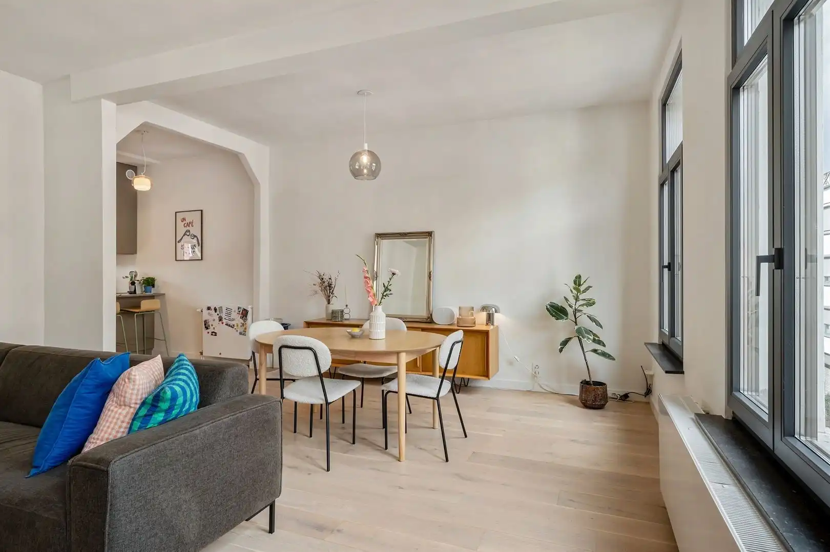 Super tof gerenoveerd appartement met balkon foto 6