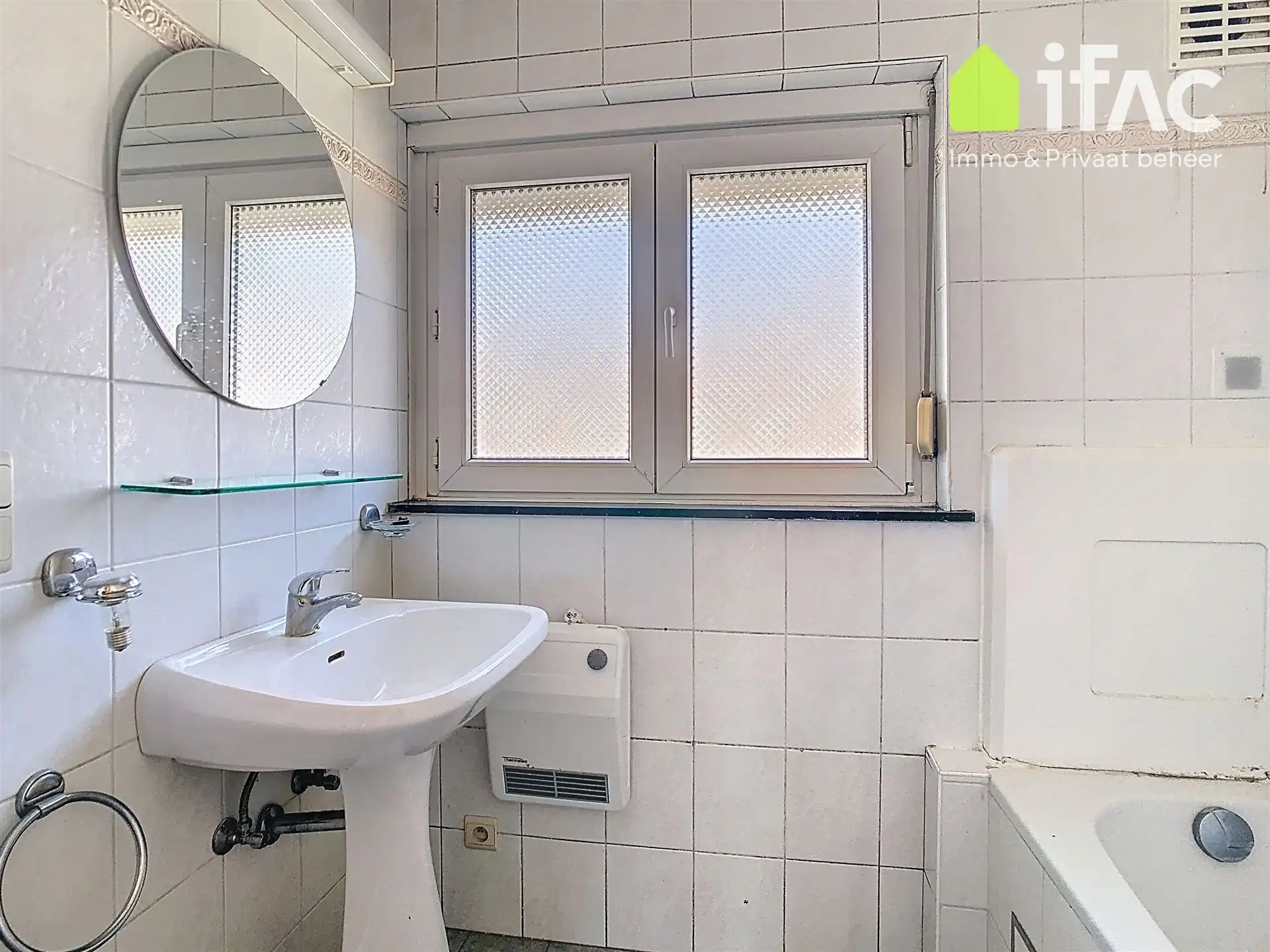 Huis met 2 slaapkamers, bureau en tuin foto 15