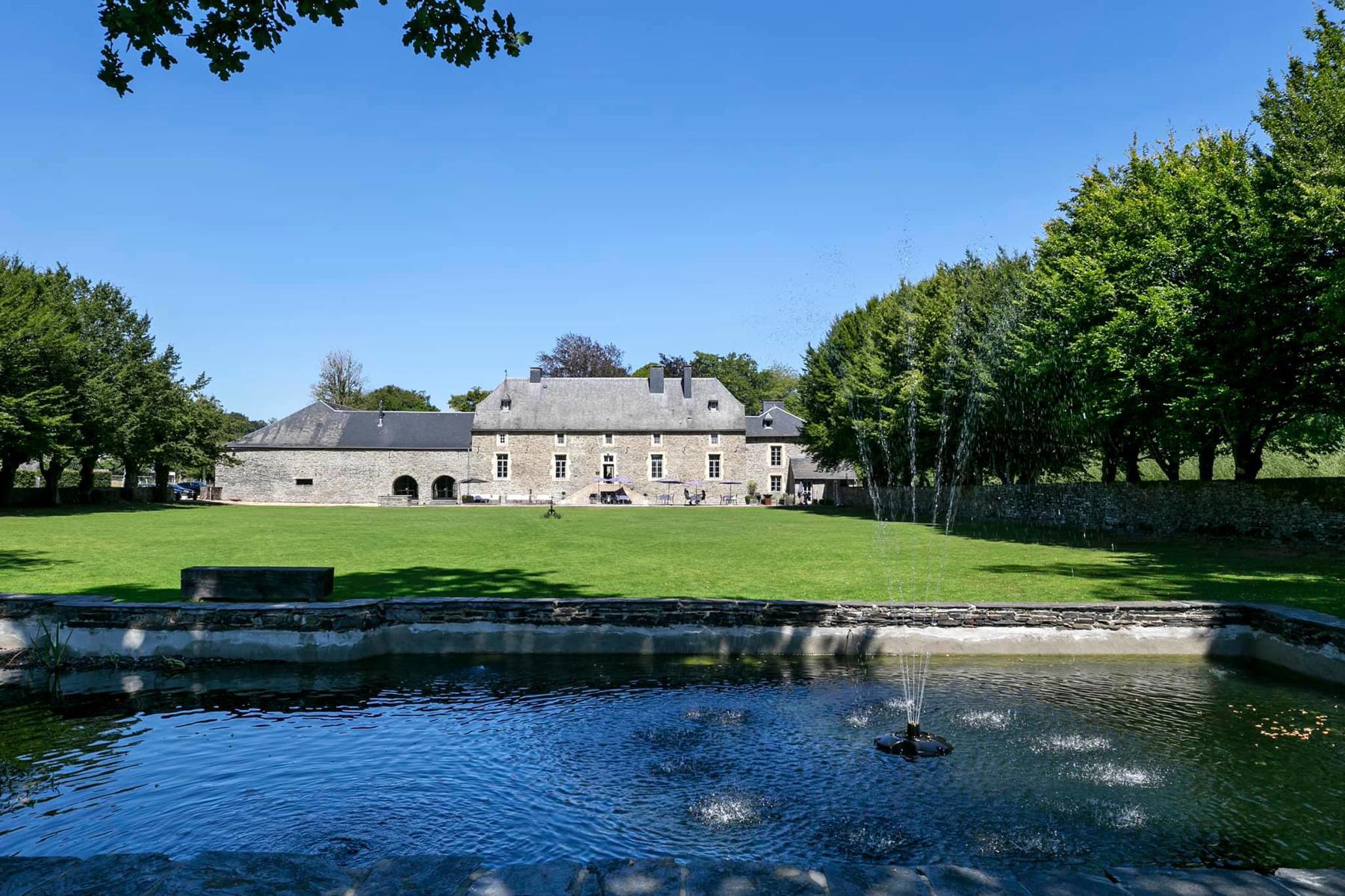 Prachtig Landgoed in Schilderachtig Neufchâteau foto 1