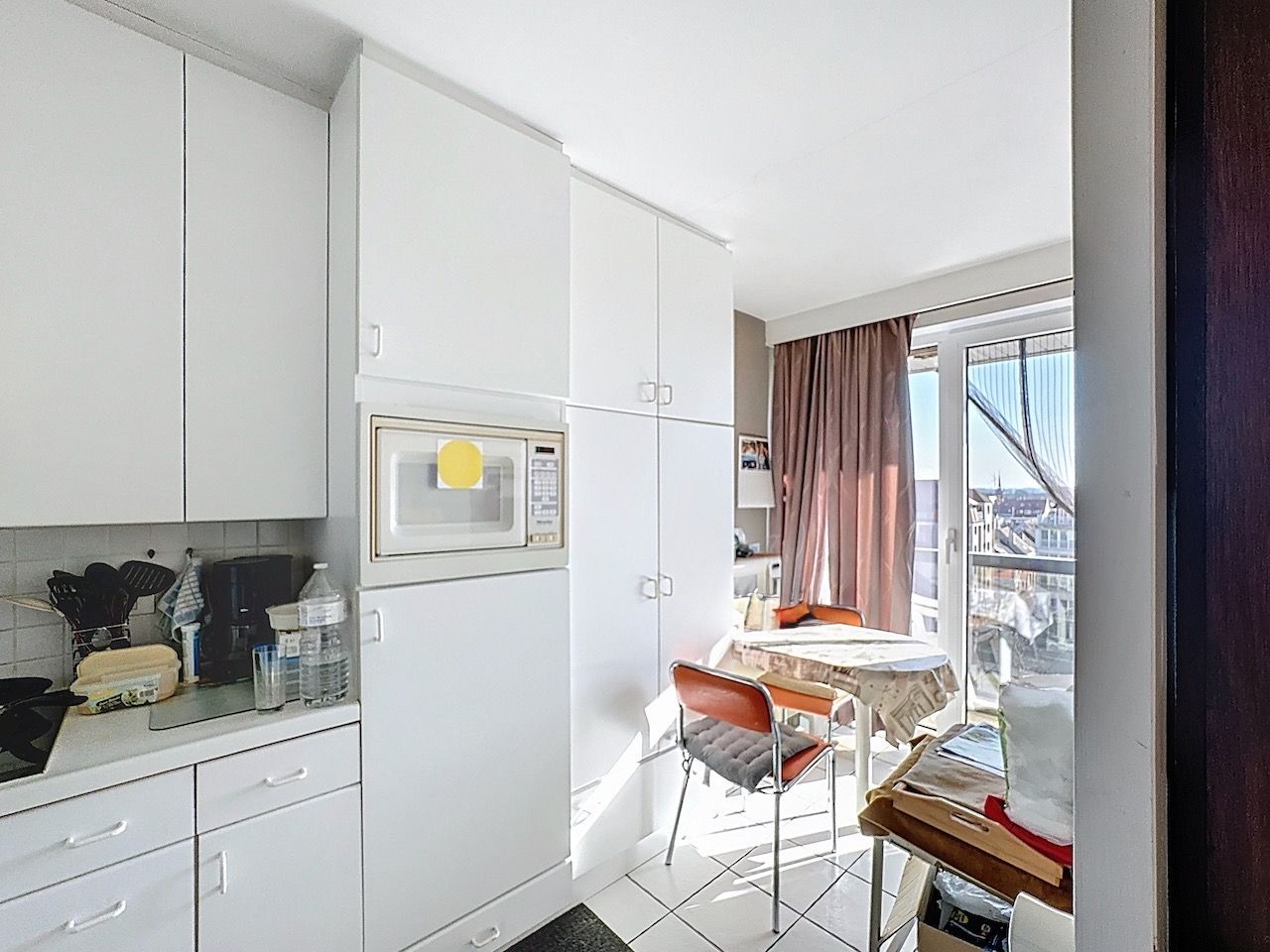 Lichtrijk appartement met twee slaapkamers gelegen op de Graaf d'Ursellaan foto 10