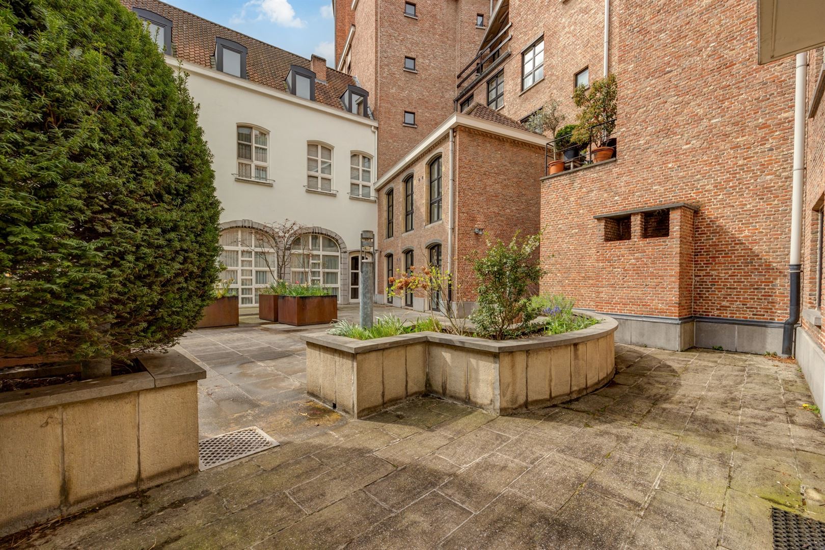 Duplex appartement met 2 slaapkamers gelegen in een uniek historisch pand te Antwerpen centrum. foto 15