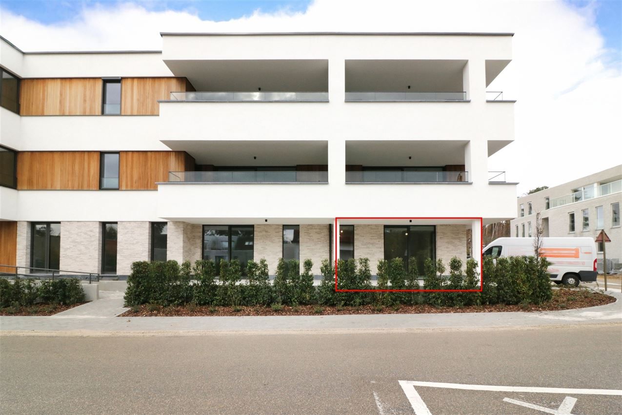 splinternieuw, gelijkvloers, ruim terras, 2 slpk foto 29