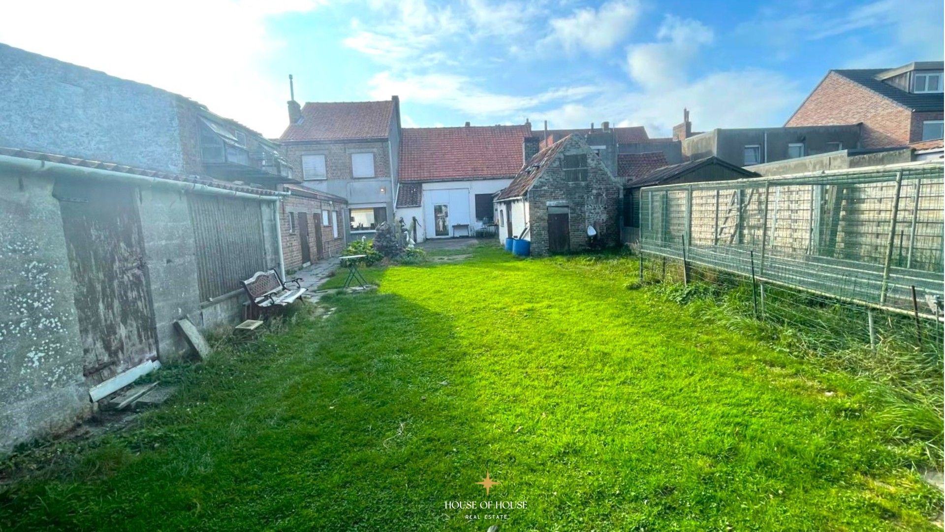 Twee te renoveren rijwoningen met grote tuin en prachtige open zichten foto 5