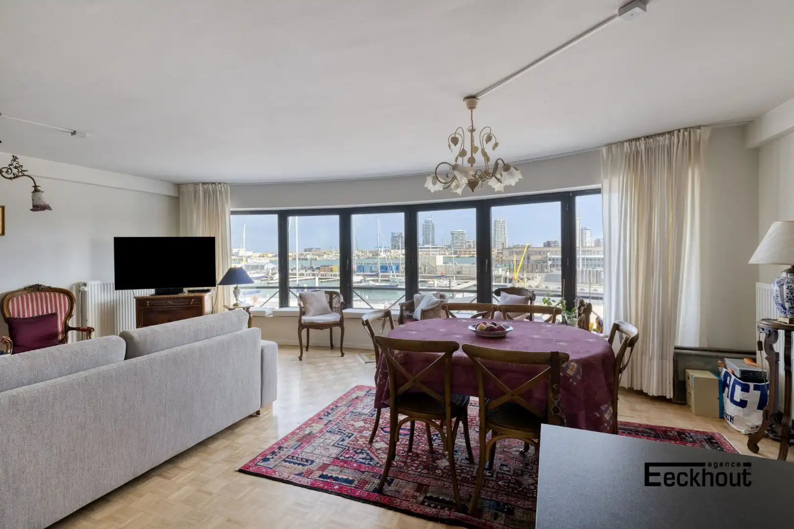 Instapklaar appartement met prachtig zicht op de Visserskaai te Oostende! foto 7