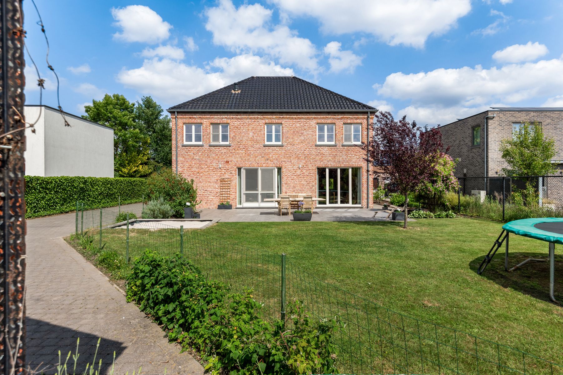 Recente villa met charme op ruime kavel foto {{pictureIndex}}