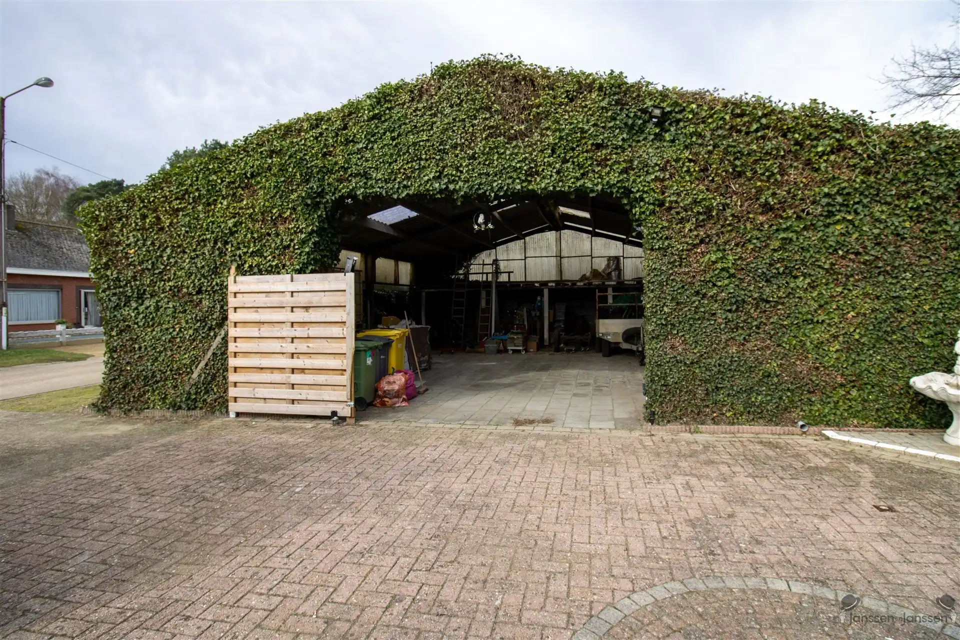 Ruime te renoveren HOB op 522 m² met 3 slaapkamers en ruime zolder met mogelijkheden foto 14