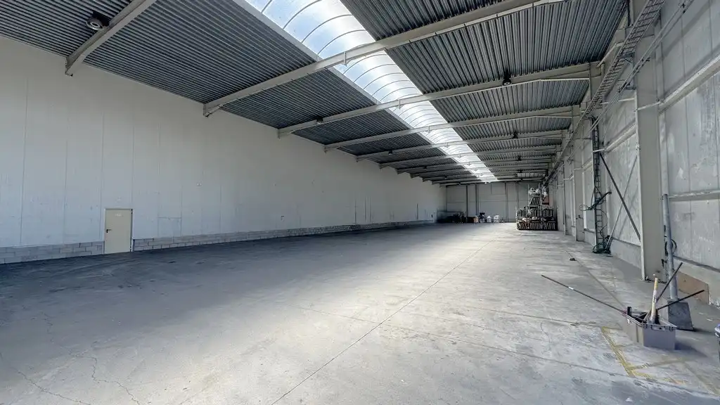 Loods met buitenopslag te huur in Rumst foto 4