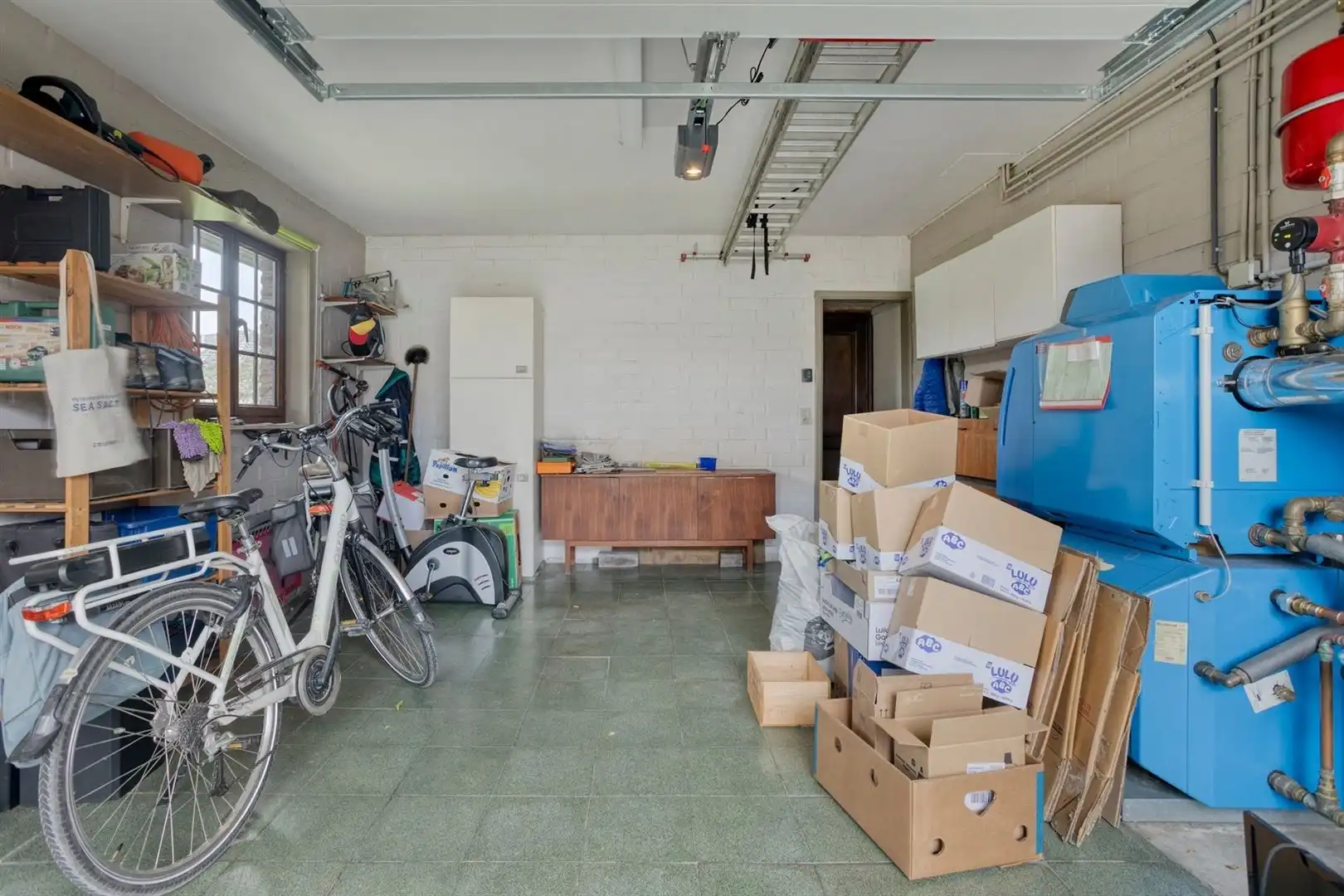 Rustig gelegen open bebouwing met 3 slaapkamers en garage op een perceel van 556 m². foto 20