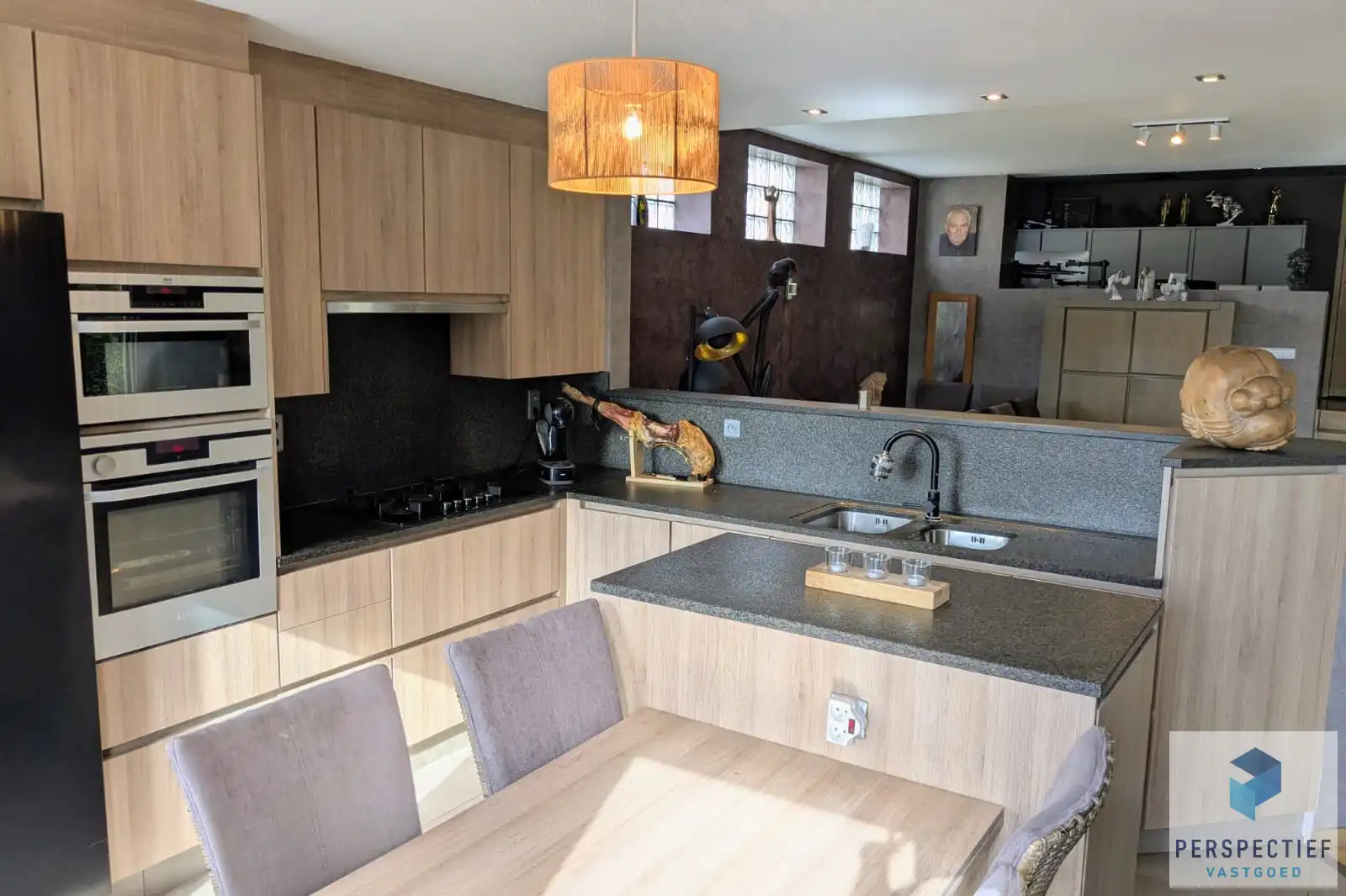 BEZOEKMOMENT ZATERDAG 25/04 VAN 14U TOT 16U | Ruime, instapklare woning met 4 slaapkamers, garage en magazijn op 970 m² foto 5