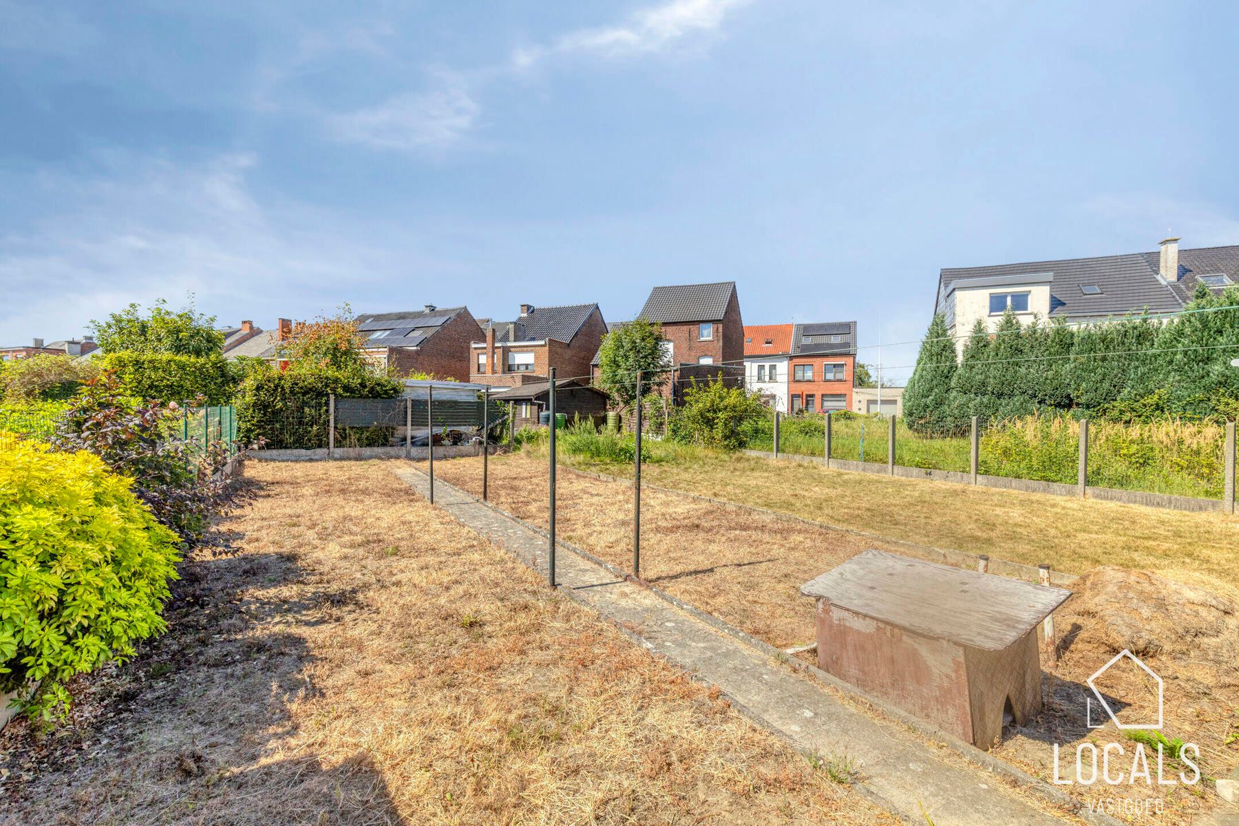 Woning met veel potentieel - tuin en grote zolder foto 3