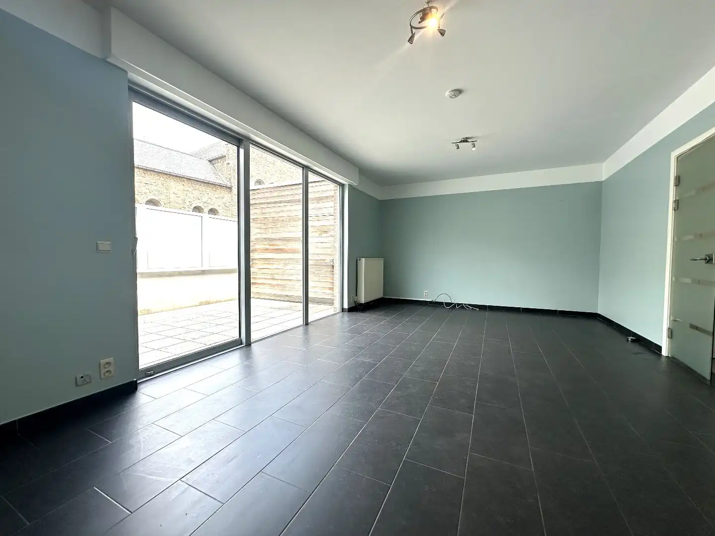Lichtrijk appartement met 1 slpk en groot zonnig terras, hartje Torhout foto 5