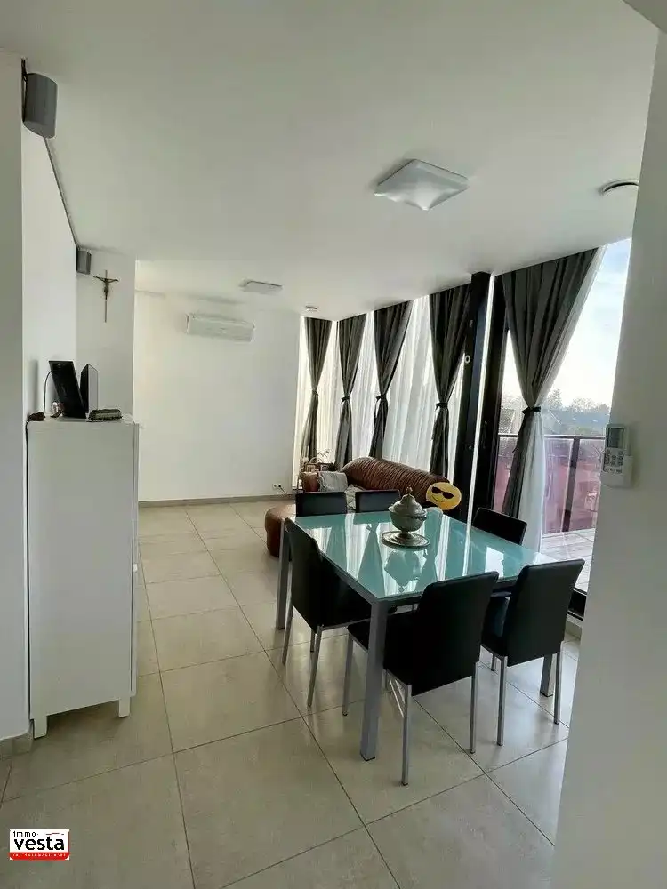 Lichtrijke dakstudio in centrum Sint-Truiden foto 2