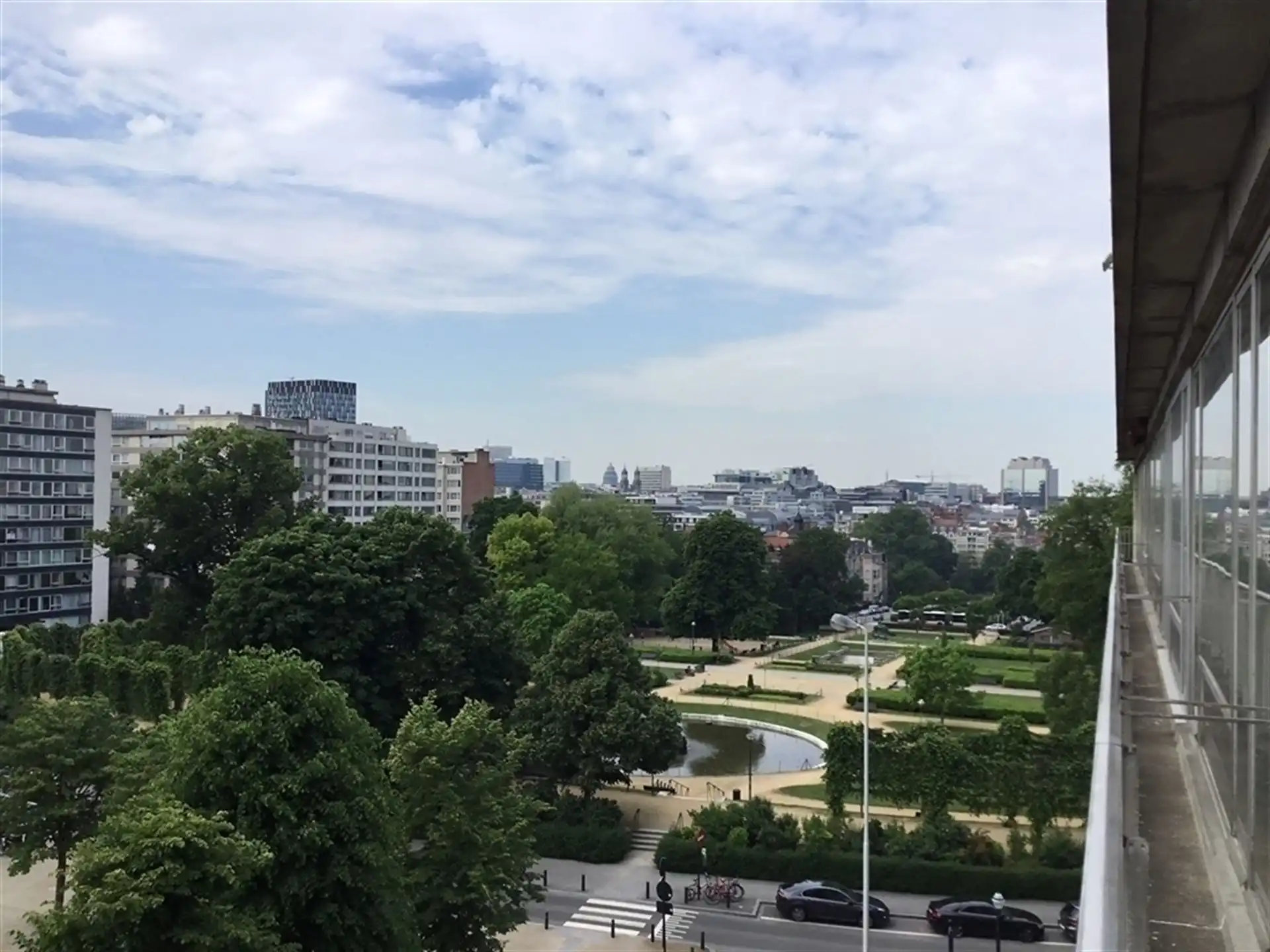  Knusse, gemeubelde studio gelegen op de 5de verdieping foto {{pictureIndex}}