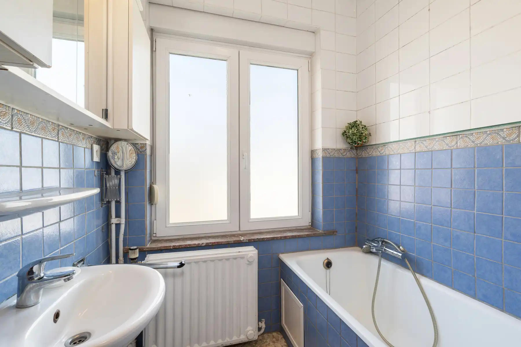 Woning met 4 slaapkamer, 2 badkamers en garage/atelier foto 24