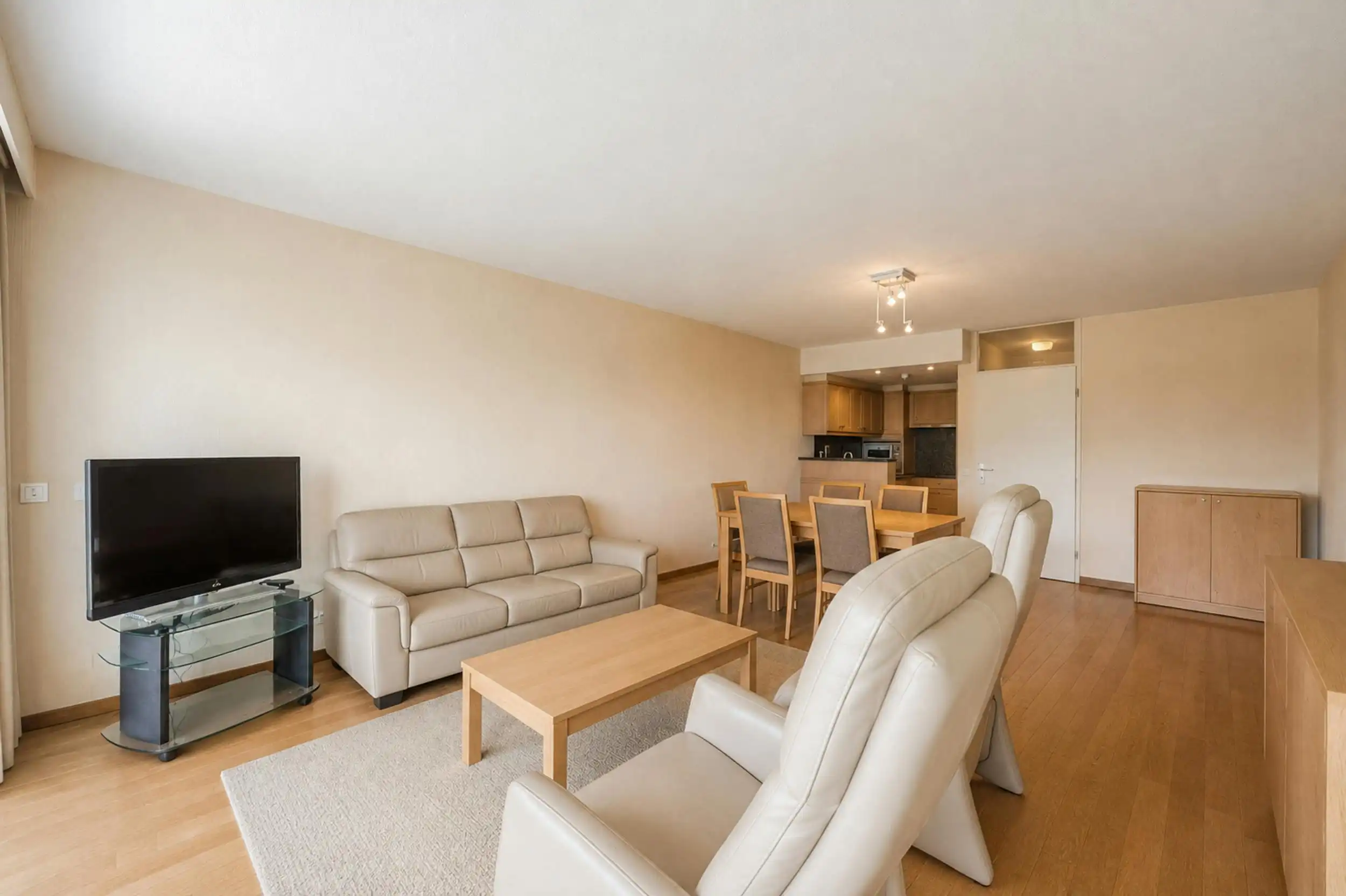 Appartement met twee slaapkamers en uniek open zicht foto 4