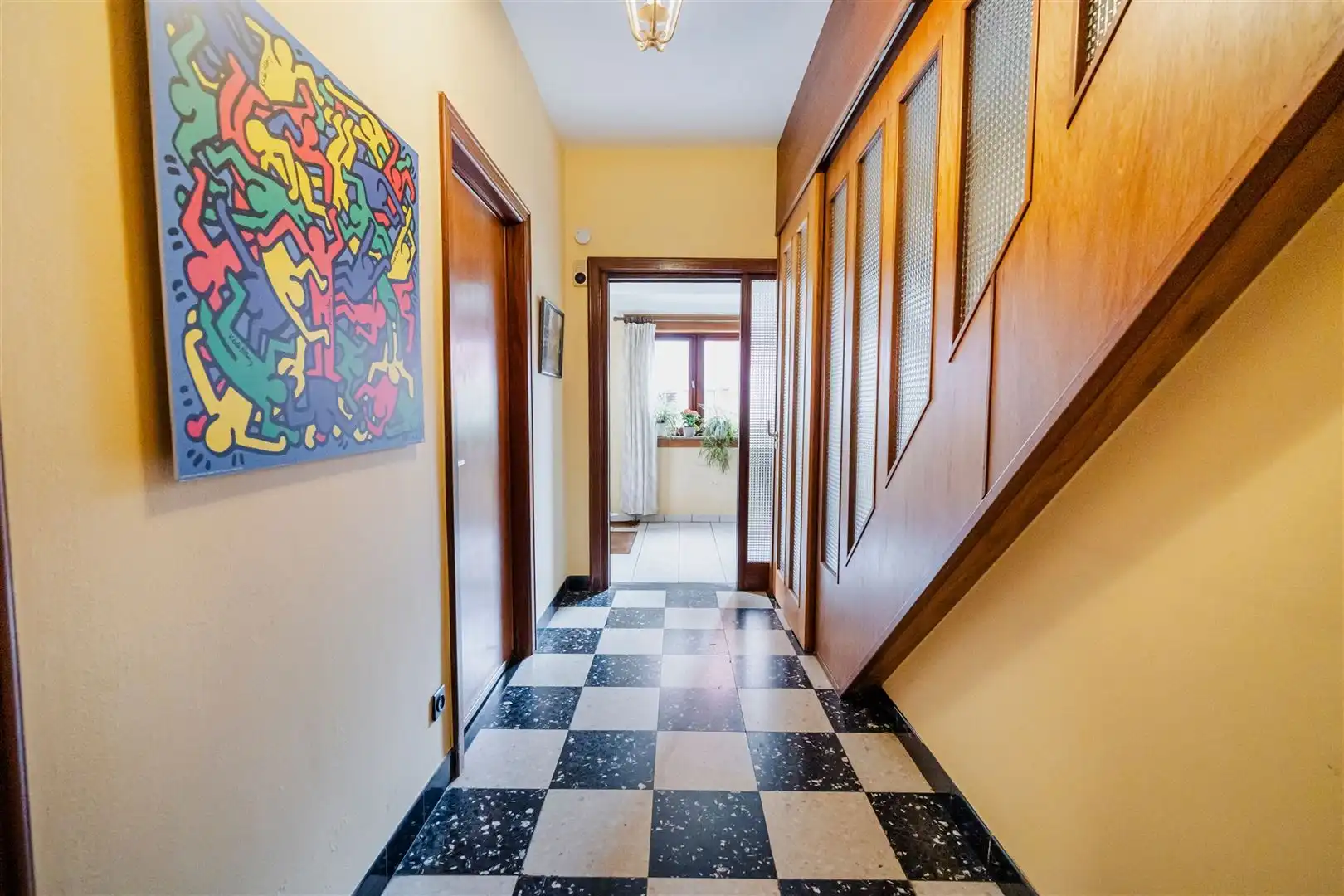 Commercieel uitstekend gelegen woning met tal van mogelijkheden foto 2