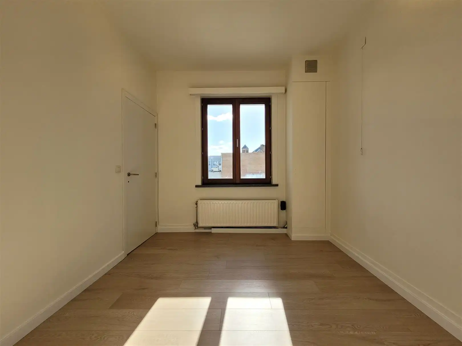Gerenoveerde woning met zonnige tuin foto 19