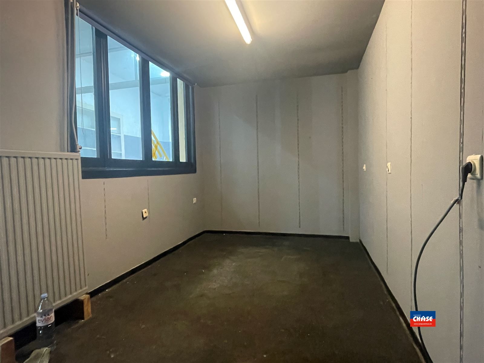 Opslagruimte / werkplaats / magazijn / winkelpand foto 9