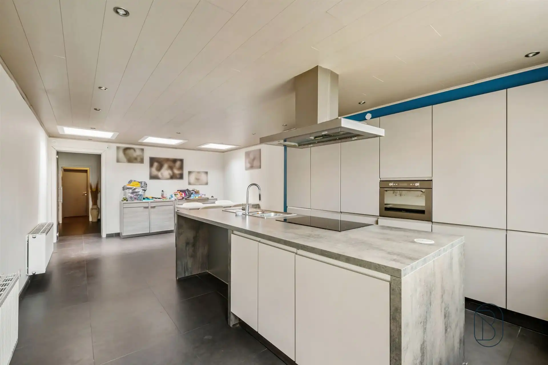 Karaktervolle instapklare woning met 4 slpk en tuin foto 3
