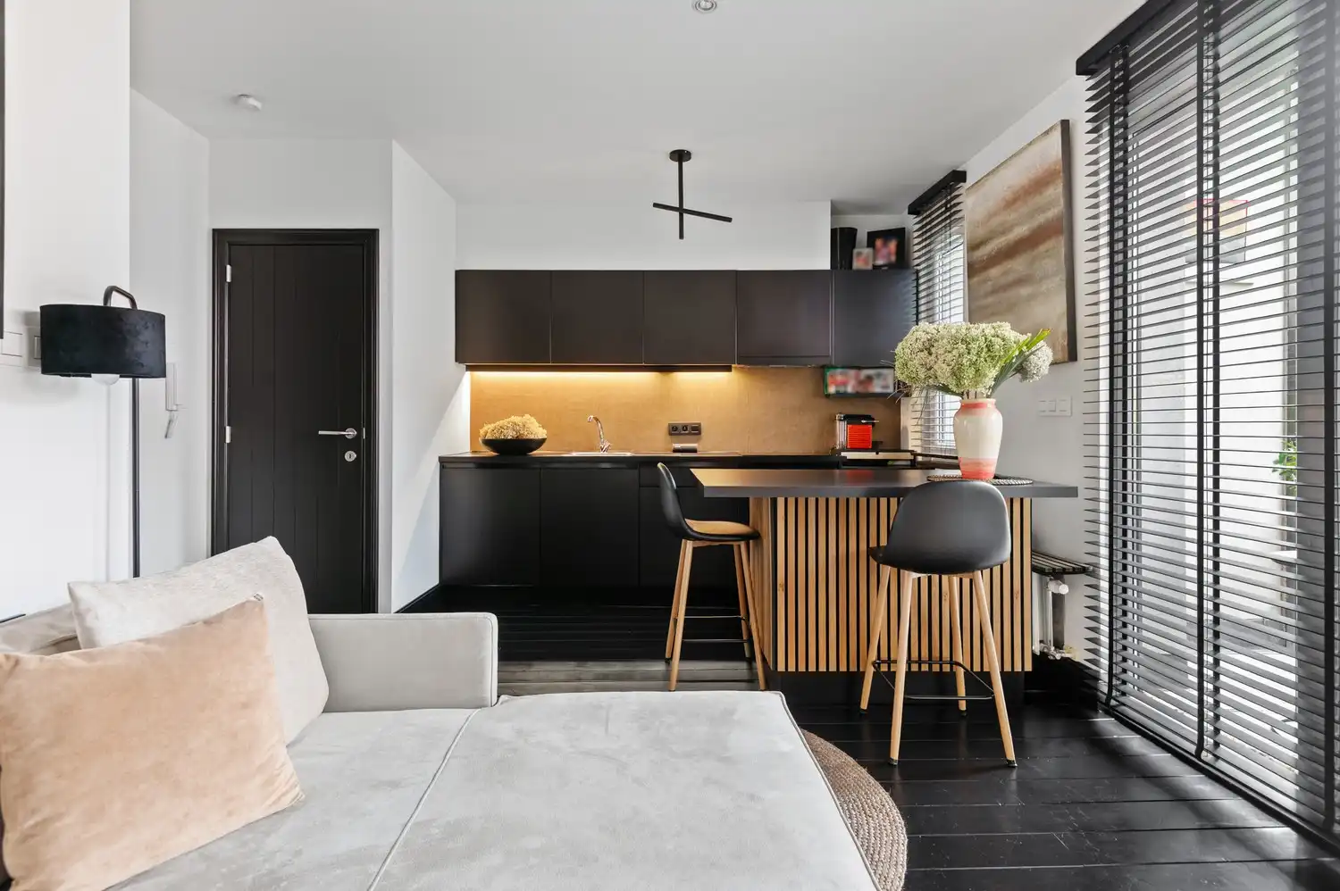 Instapklaar appartement (50 m²) met prachtig 'Ibiza Bohemian' terras nabij Zurenborg foto 9