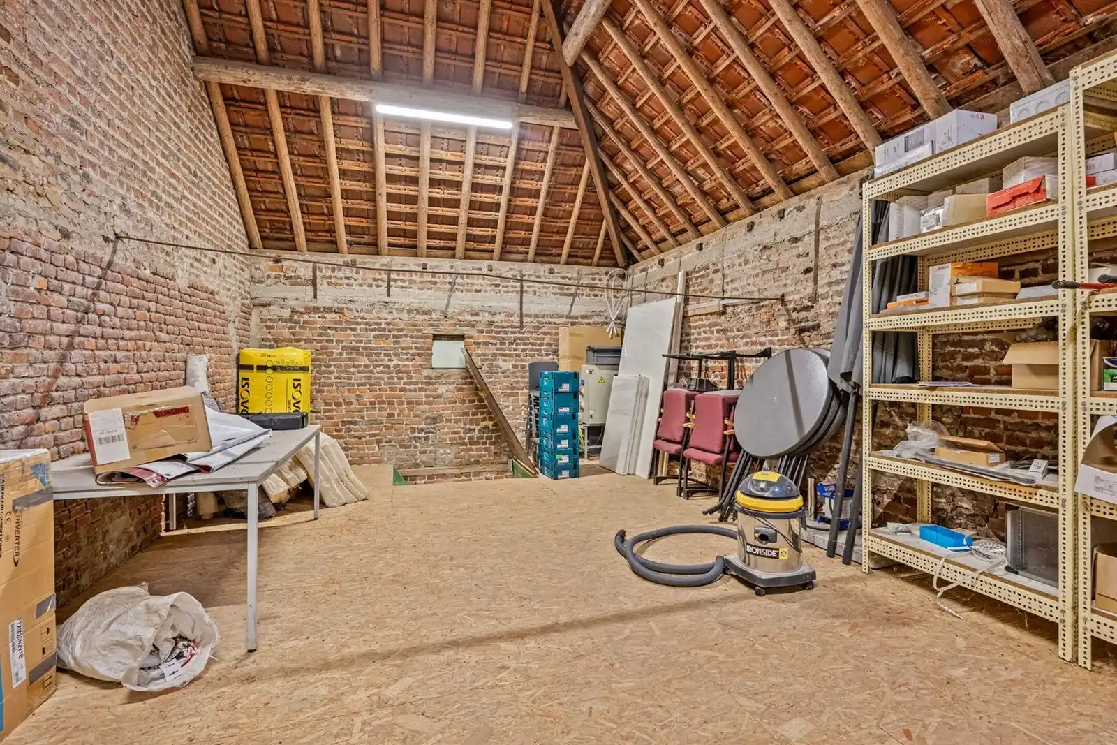 Woning 2 slaapkamers met magazijn en bureel  foto 21