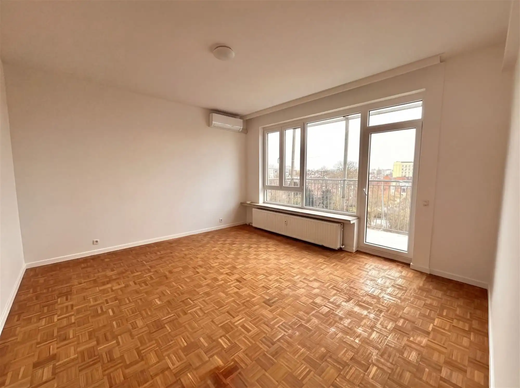 Recent gerenoveerd 4SLPK appartement met terras foto 10