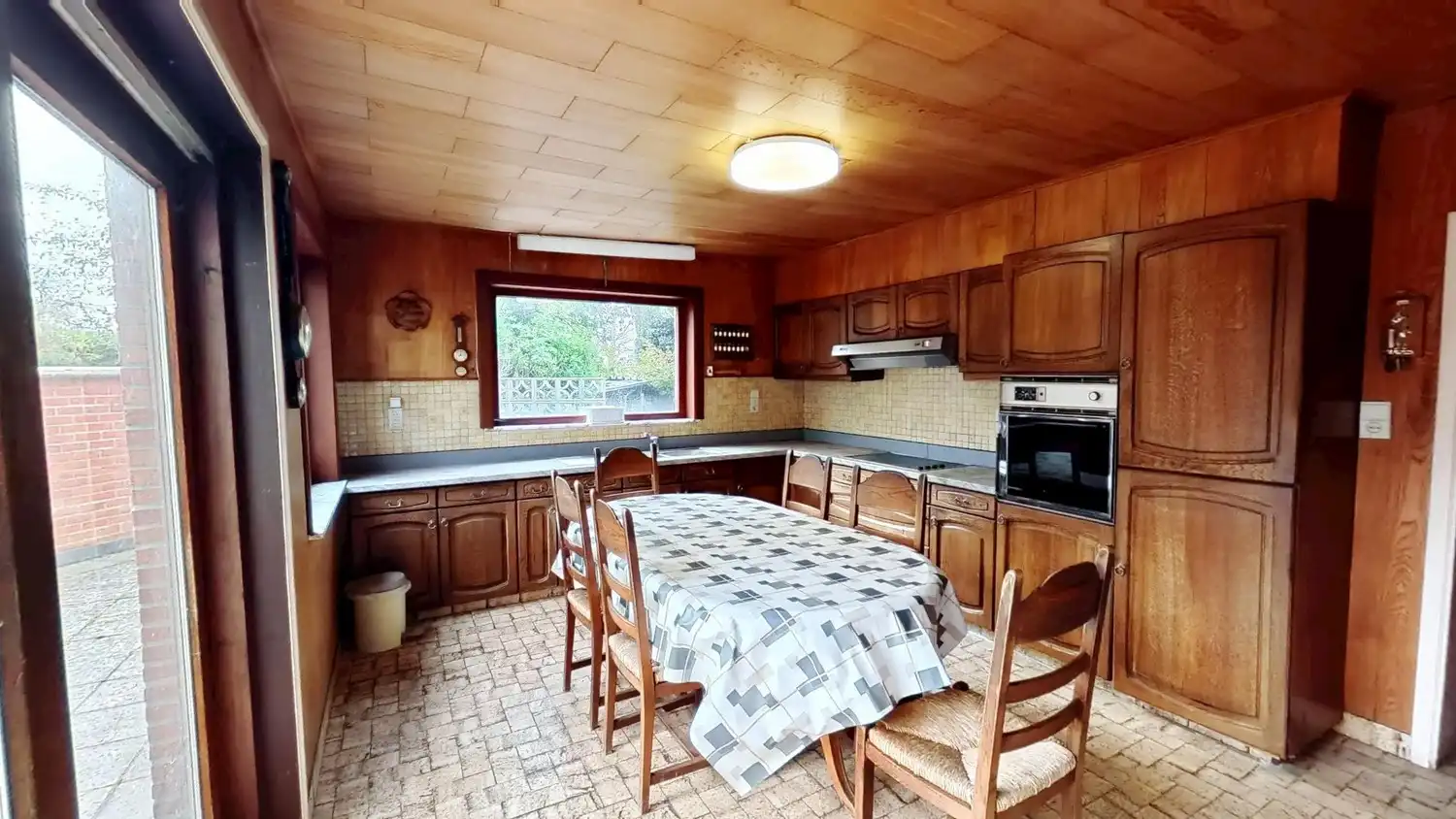 🏡 Te koop: te renoveren ruime villa met loods – unieke opportuniteit in Elst! foto 6