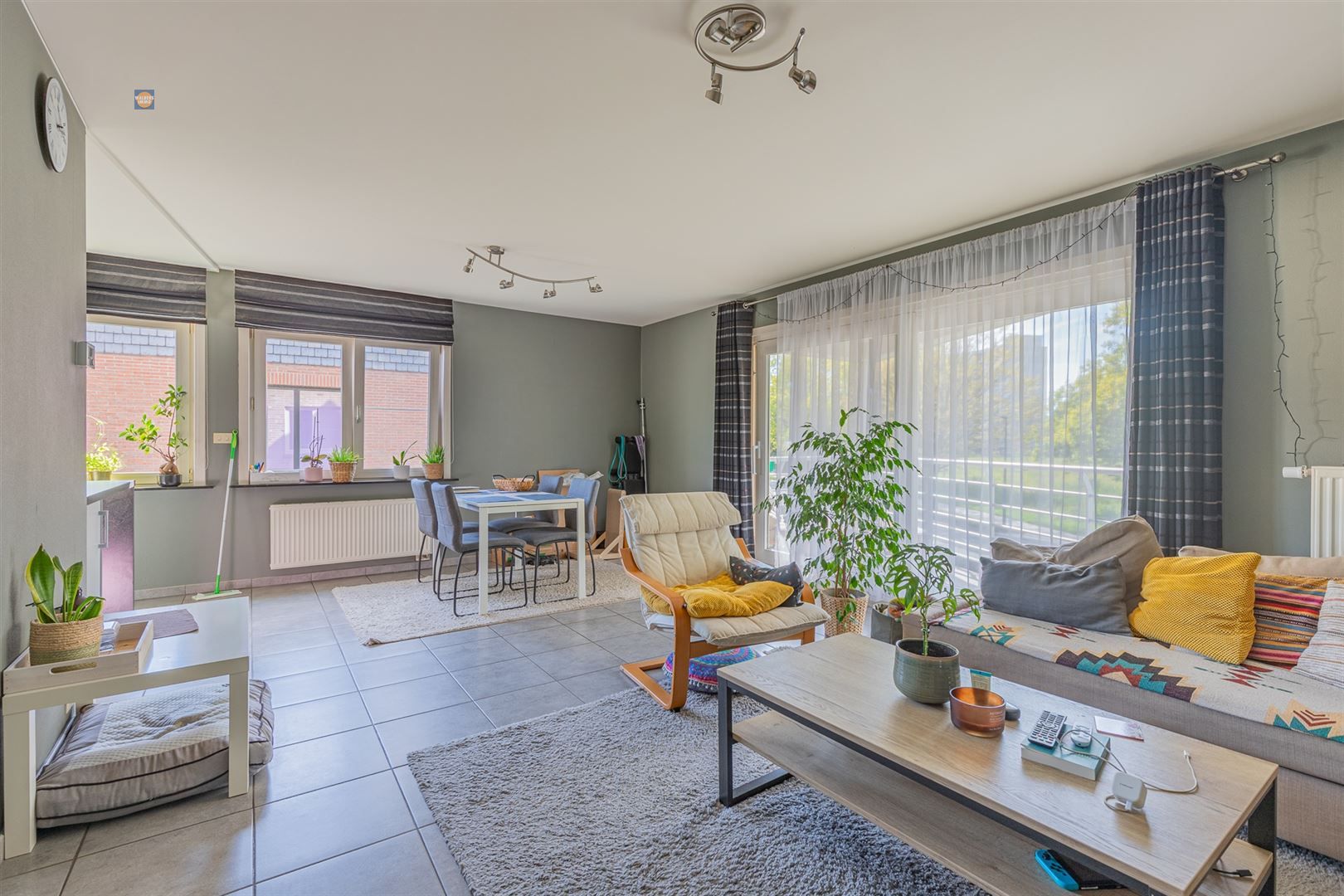 Comfortabel instapklaar appartement met terras en garagebox foto 8