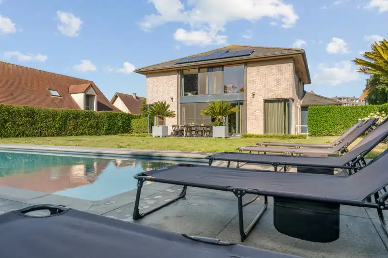 Ruime villa met zwembad  foto 30