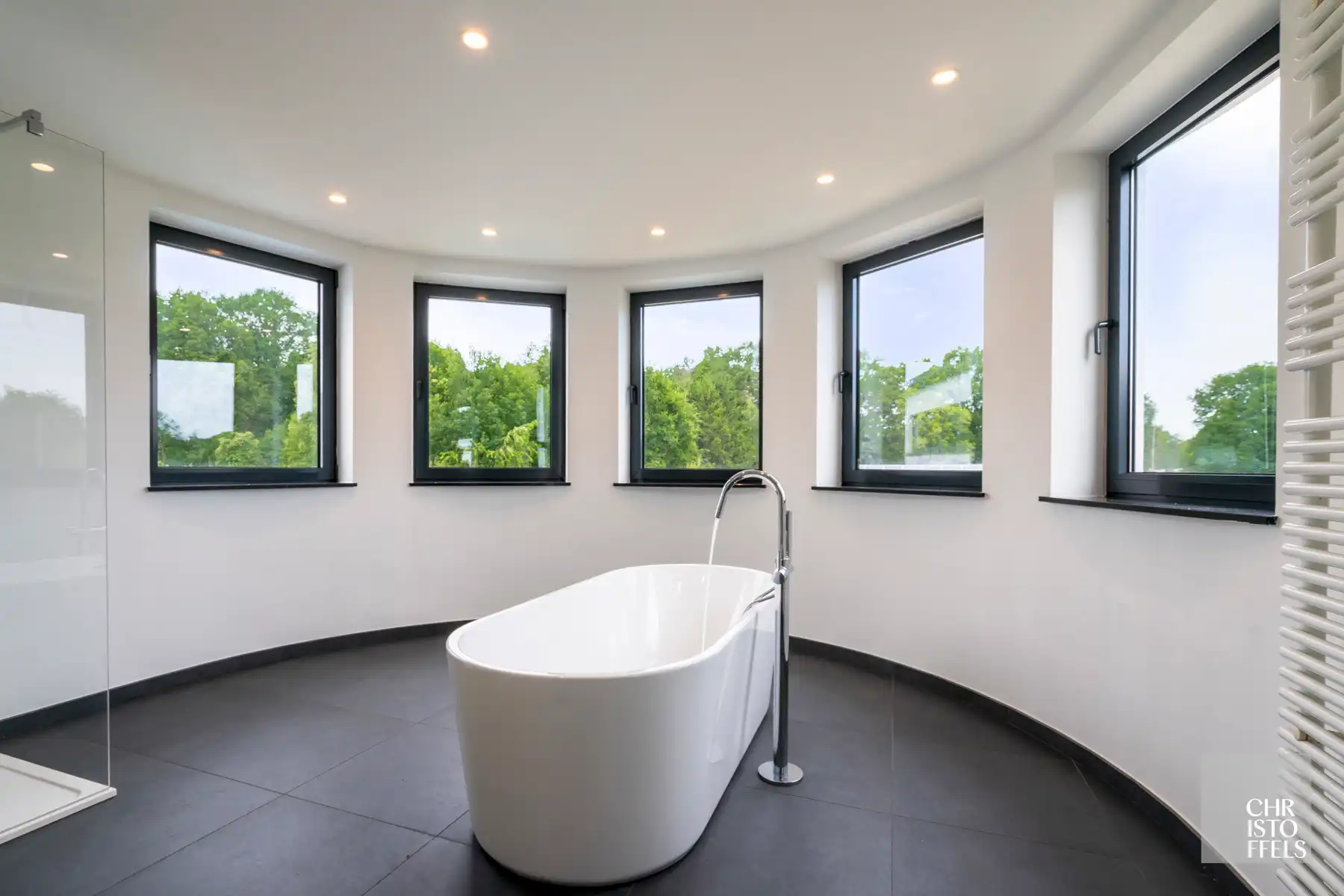 Tijdloze villa (405 m²) met zwembad, magazijn en weiland op 4.858 m²! foto 5