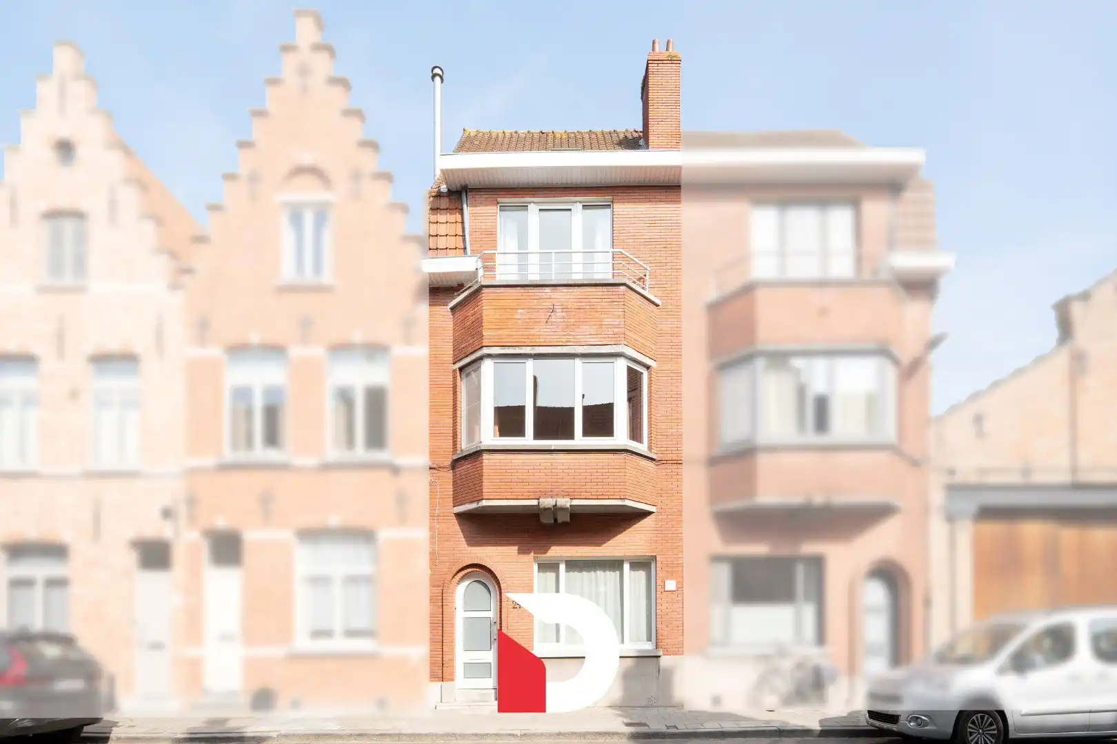 Riante burgerwoning te Kristus-Koning met 4 slk tuin en garagebox foto 2