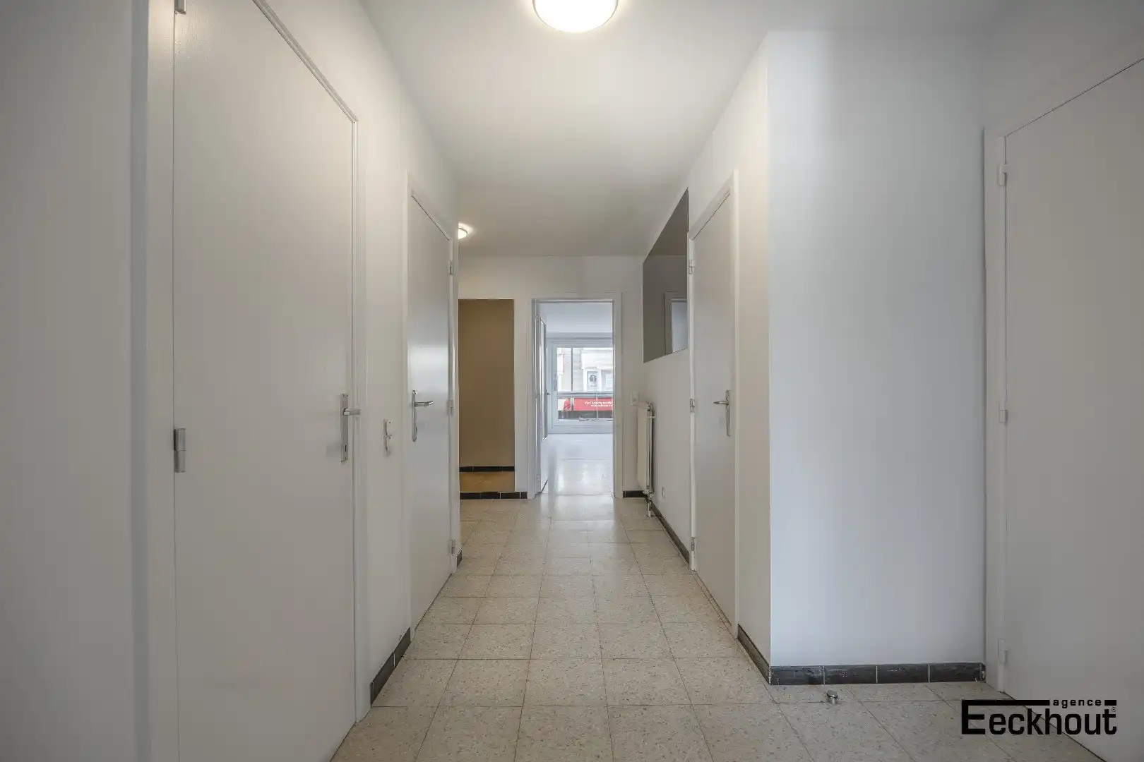 Lichtrijk appartement van 101m² op gunstige ligging te Oostende! foto 13