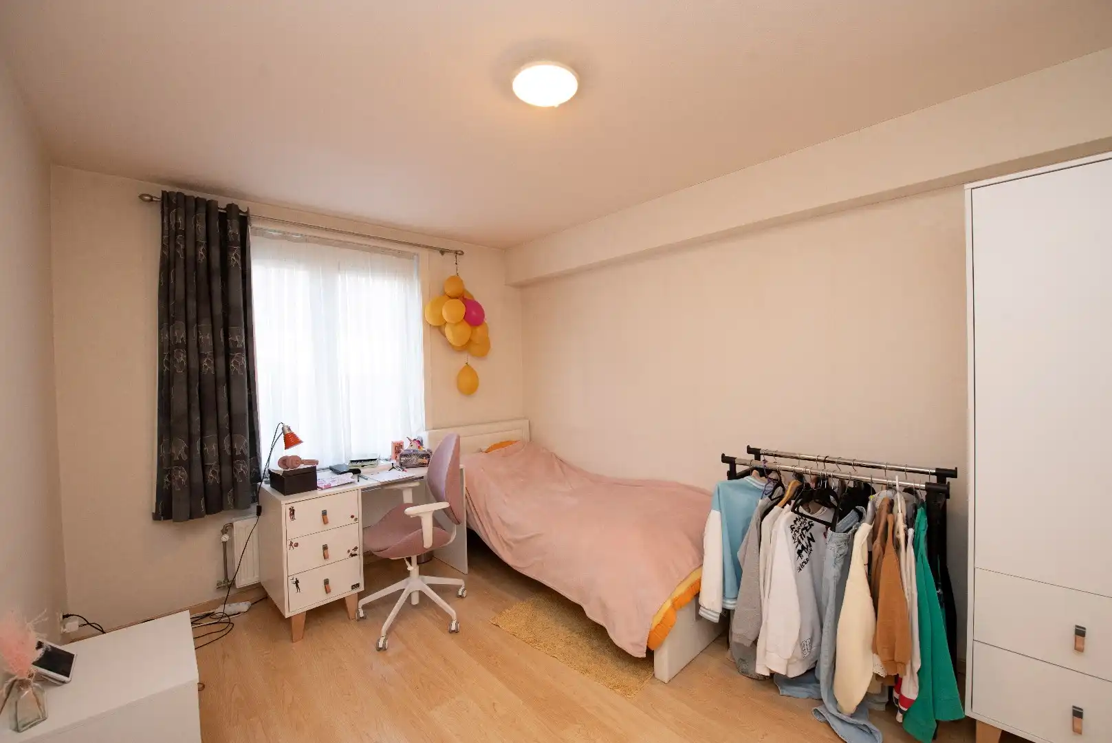 Verzorgd 2-slaapkamerappartement TE KOOP inclusief garage en autostaanplaats. foto 10