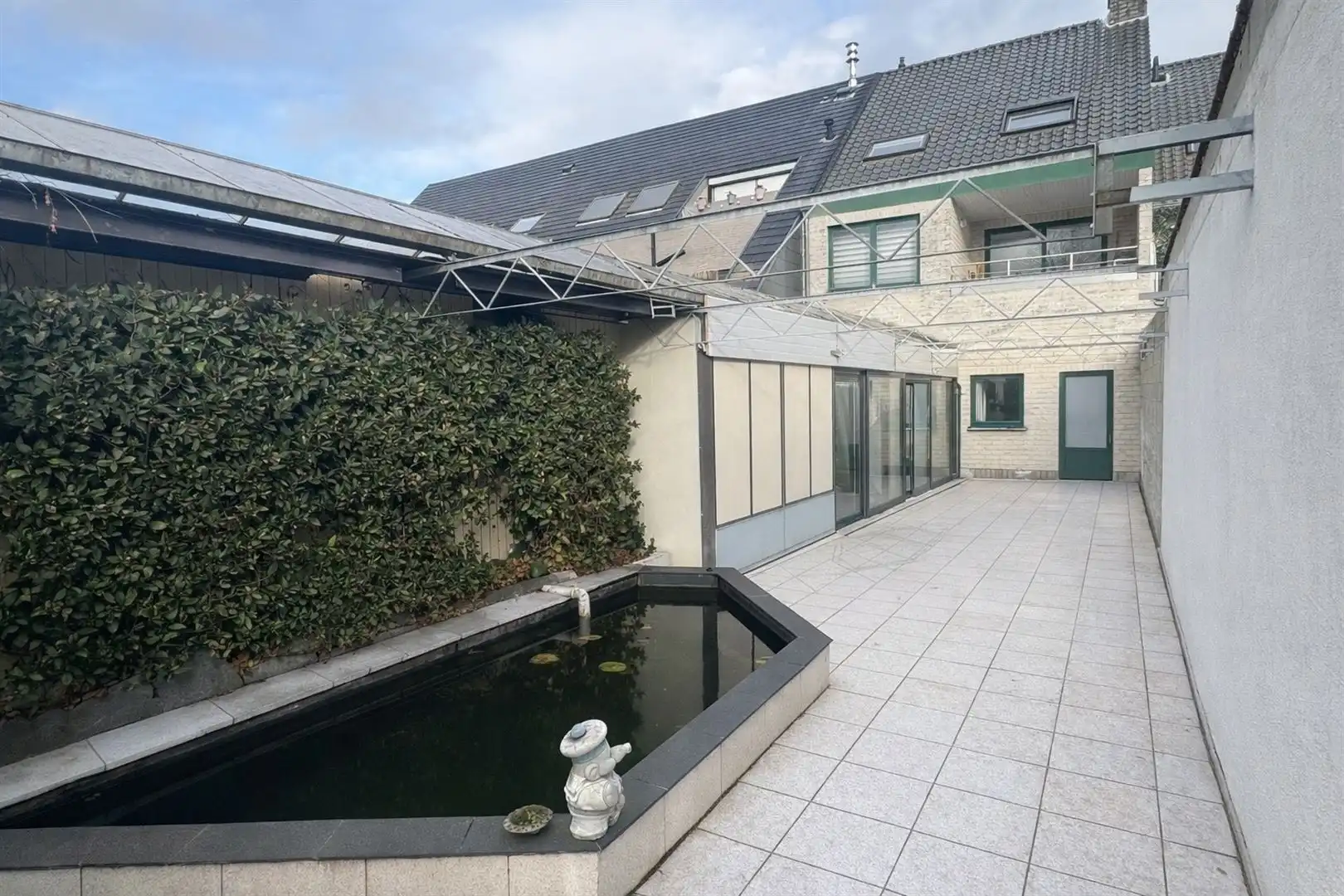 Lichtrijke polyvalente handelsruimte met tuin en terras foto 15