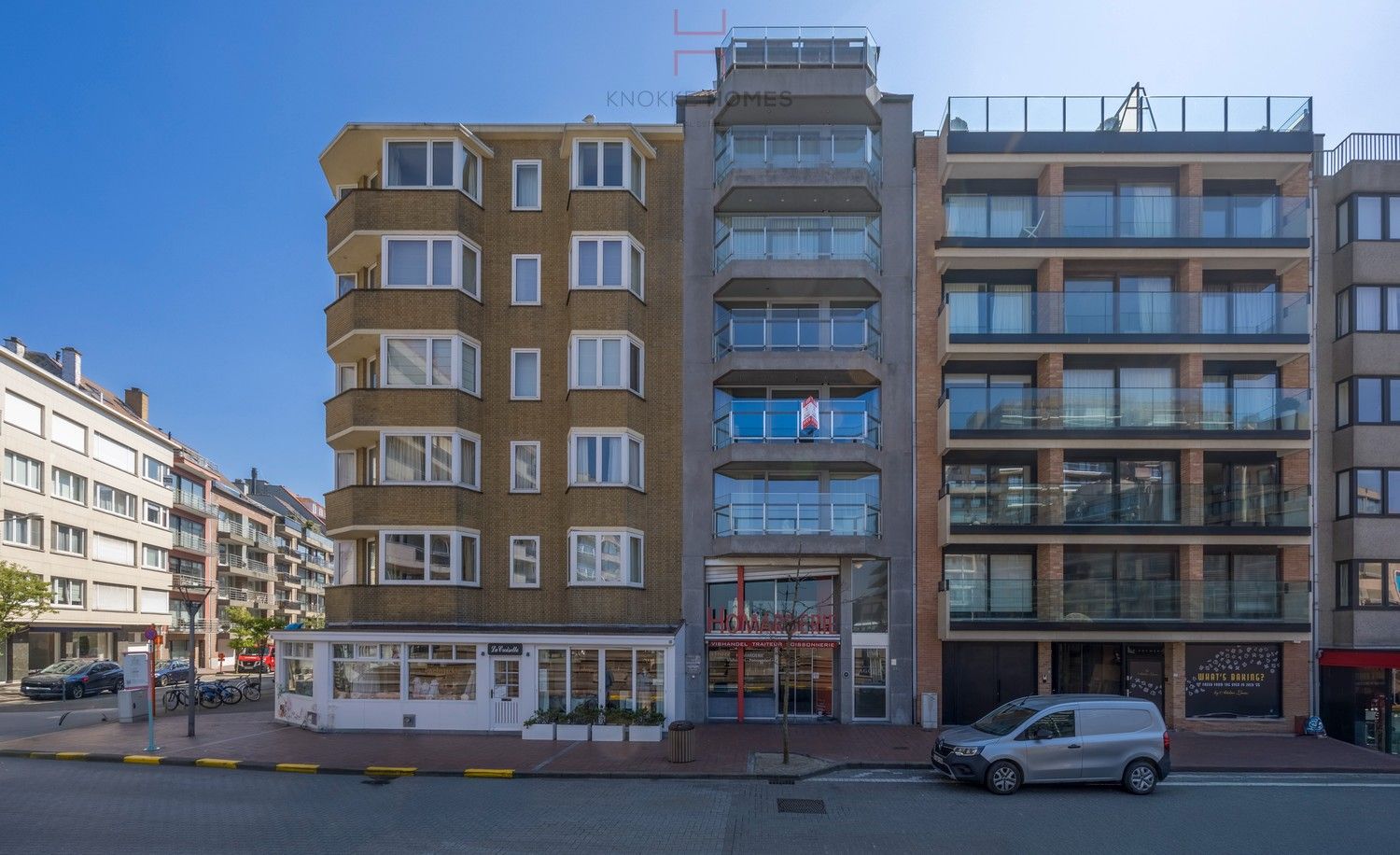 Gemeubeld appartement met frontaal zicht over het Van Bunnenplein en de zee. foto 17