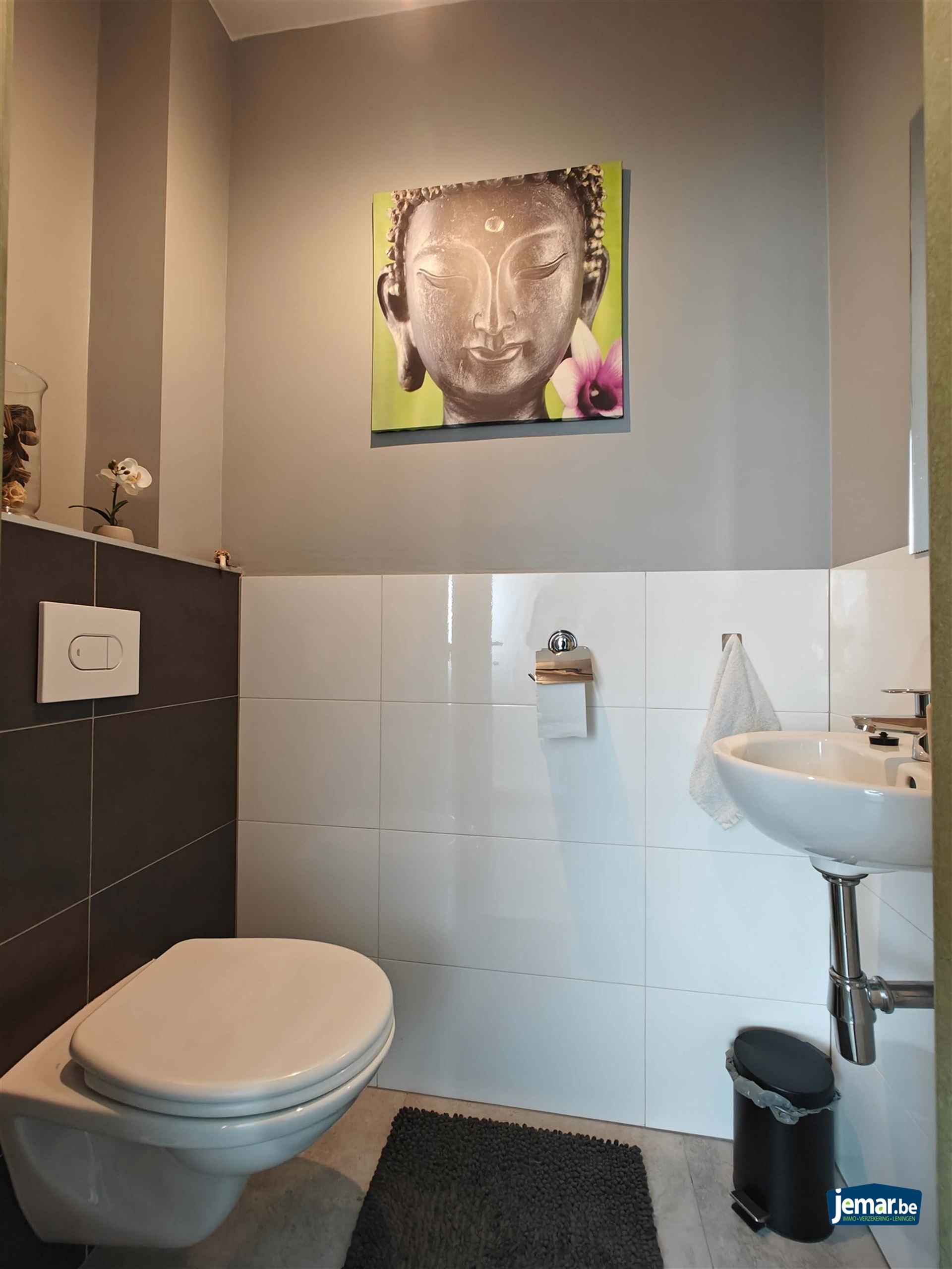 Woning met 5 slaapkamers, 2 badkamers en een grote garage foto 10